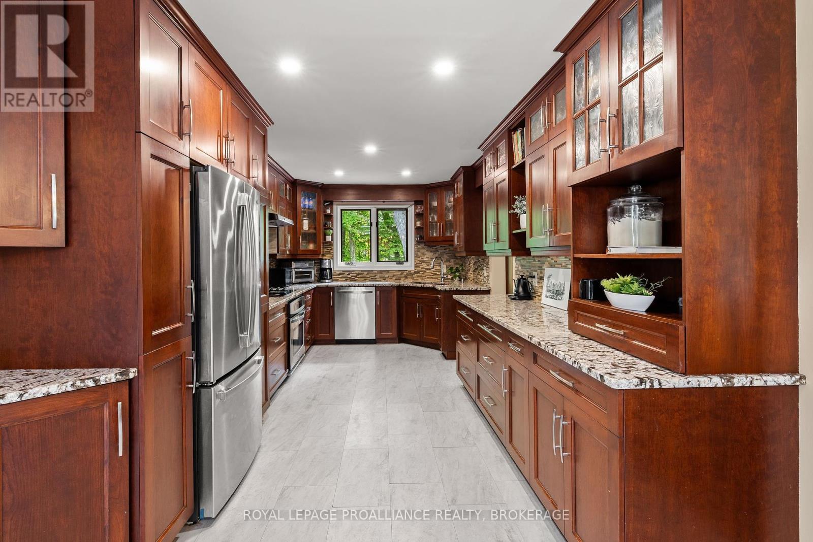 












15 FOREST DRIVE

,
Kingston (Kingston East (Incl CFB Kingston)),




Ontario
K7L4V1

