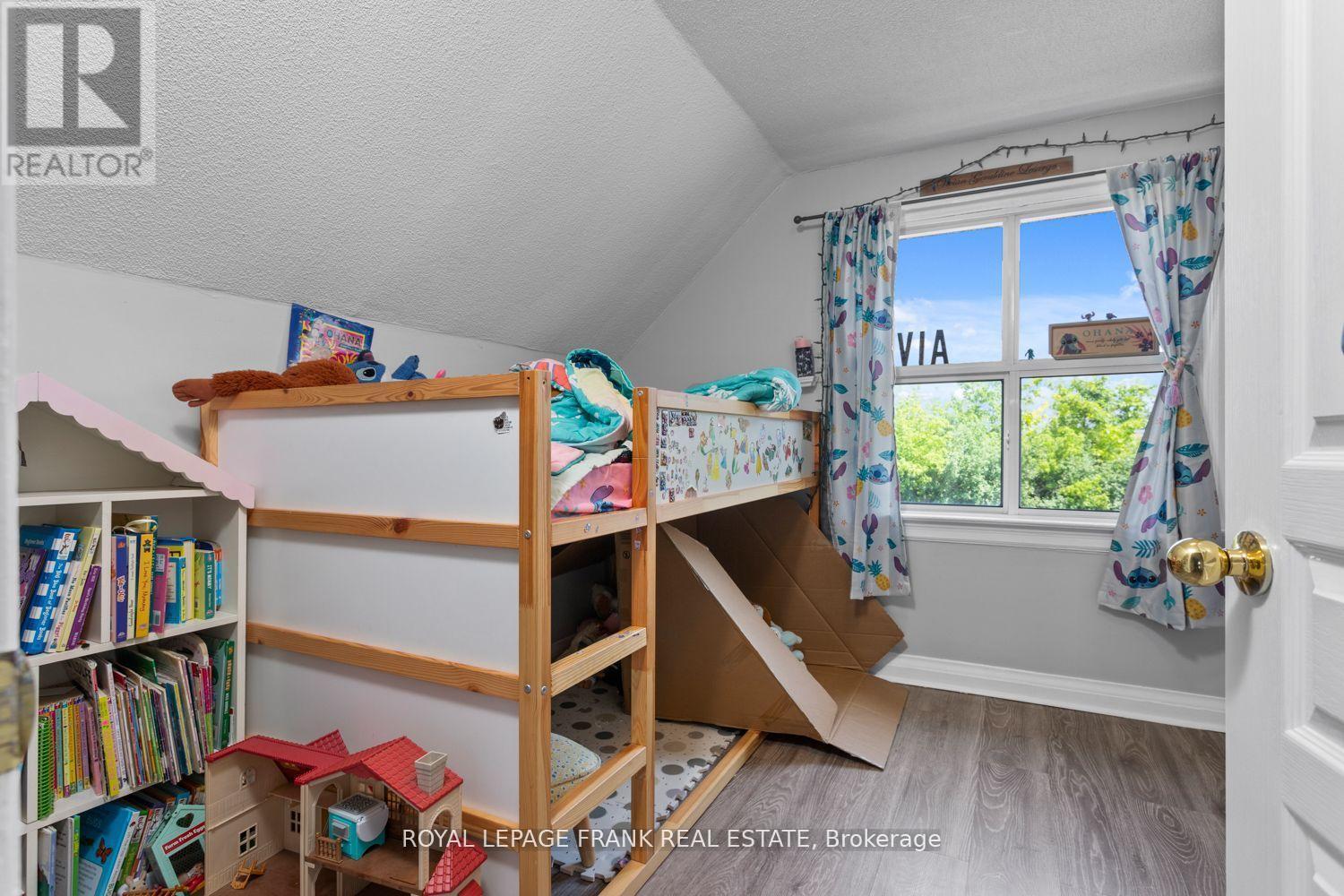 












542 WALMER ROAD

,
Hamilton (McQuesten),




Ontario
L8H3E6

