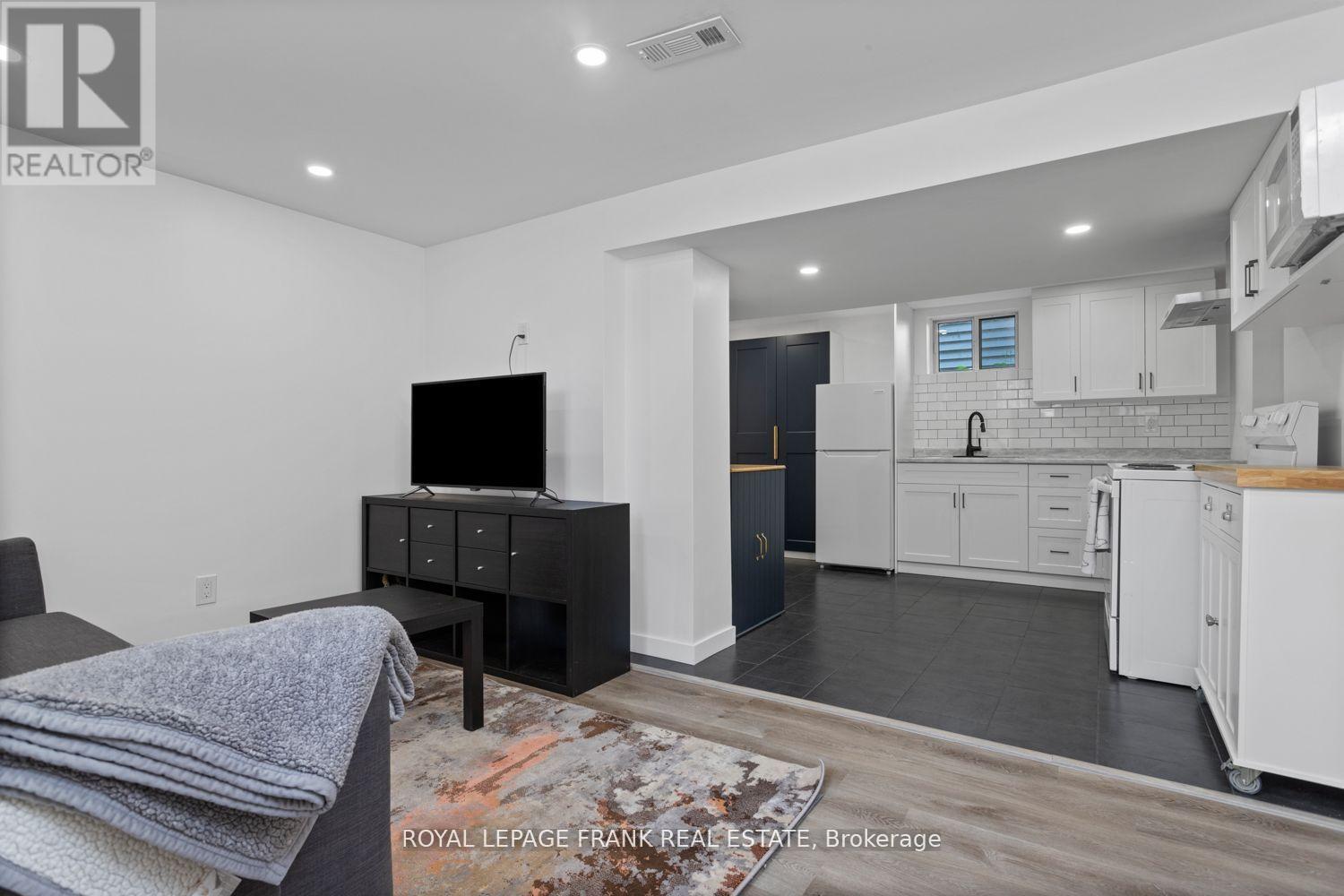 












542 WALMER ROAD

,
Hamilton (McQuesten),




Ontario
L8H3E6

