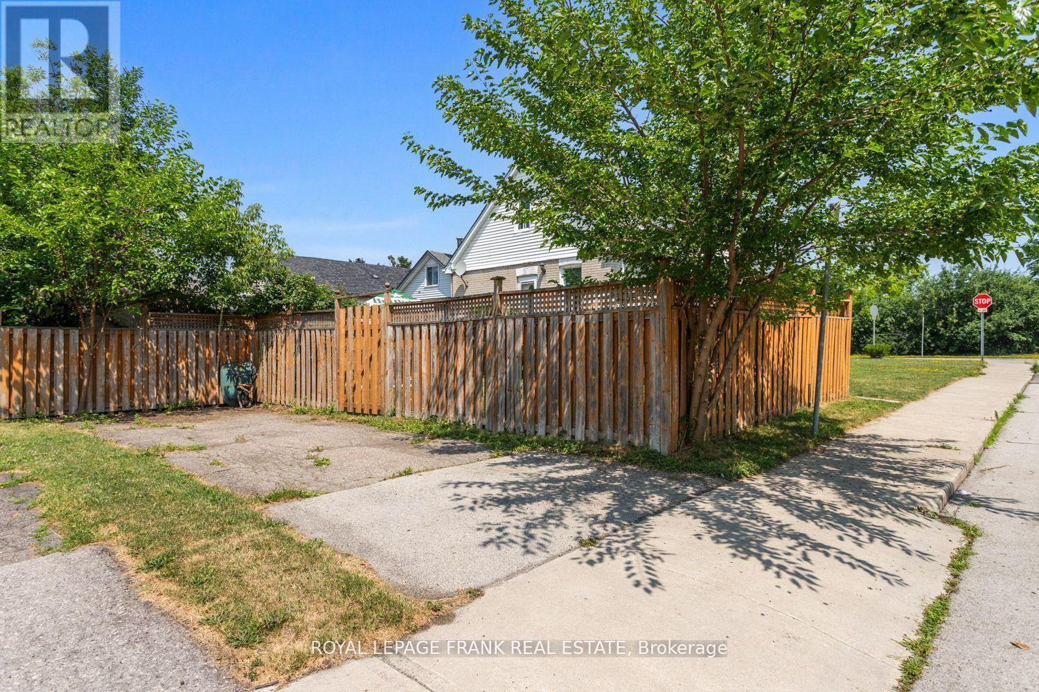 












542 WALMER ROAD

,
Hamilton (McQuesten),




Ontario
L8H3E6

