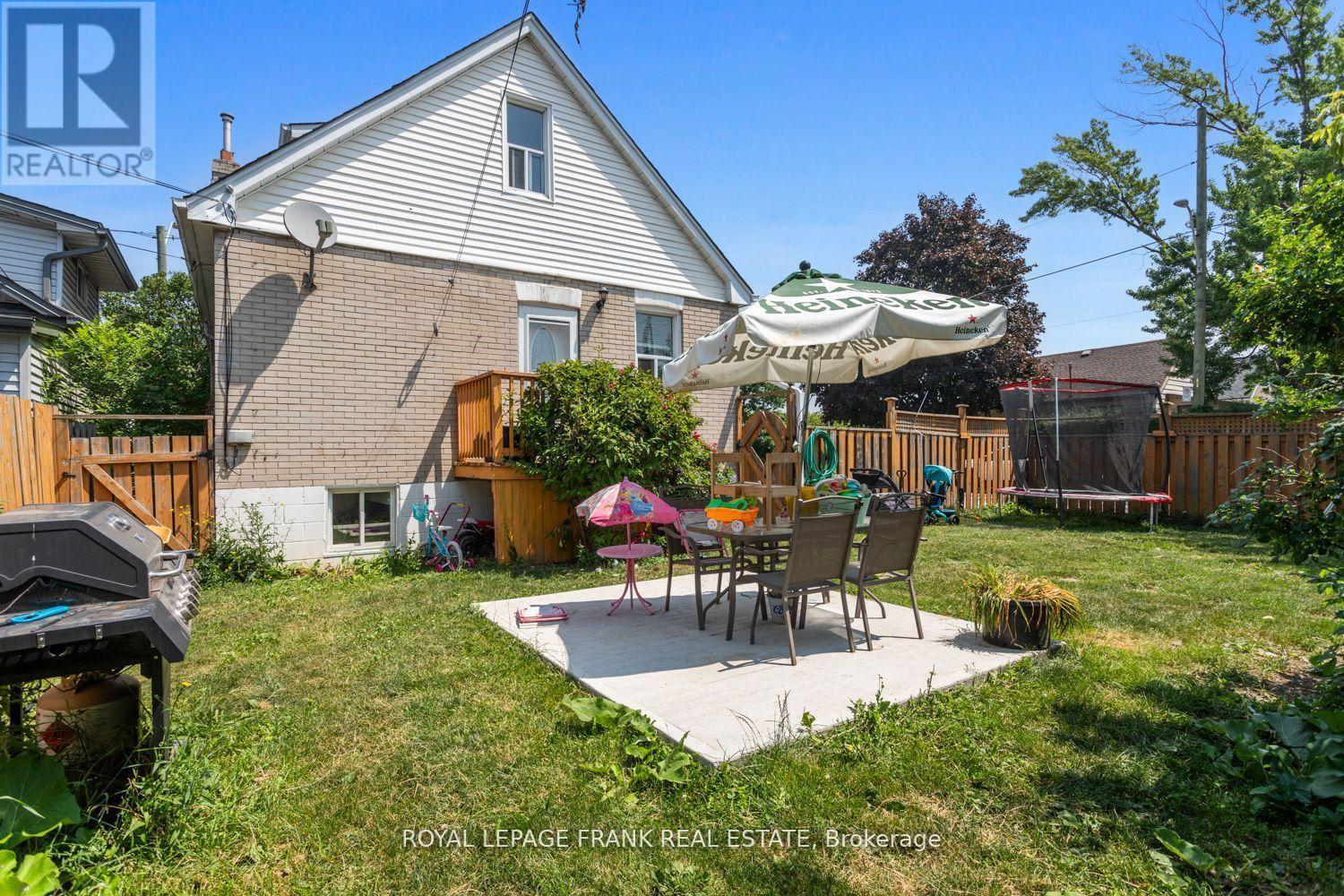 












542 WALMER ROAD

,
Hamilton (McQuesten),




Ontario
L8H3E6

