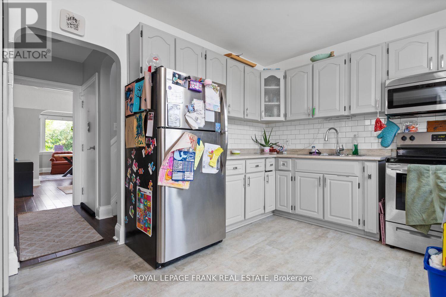 












542 WALMER ROAD

,
Hamilton (McQuesten),




Ontario
L8H3E6

