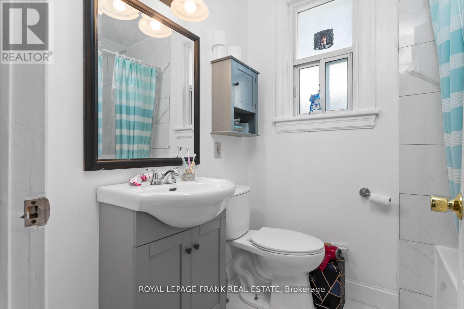 












542 WALMER ROAD

,
Hamilton (McQuesten),




Ontario
L8H3E6


