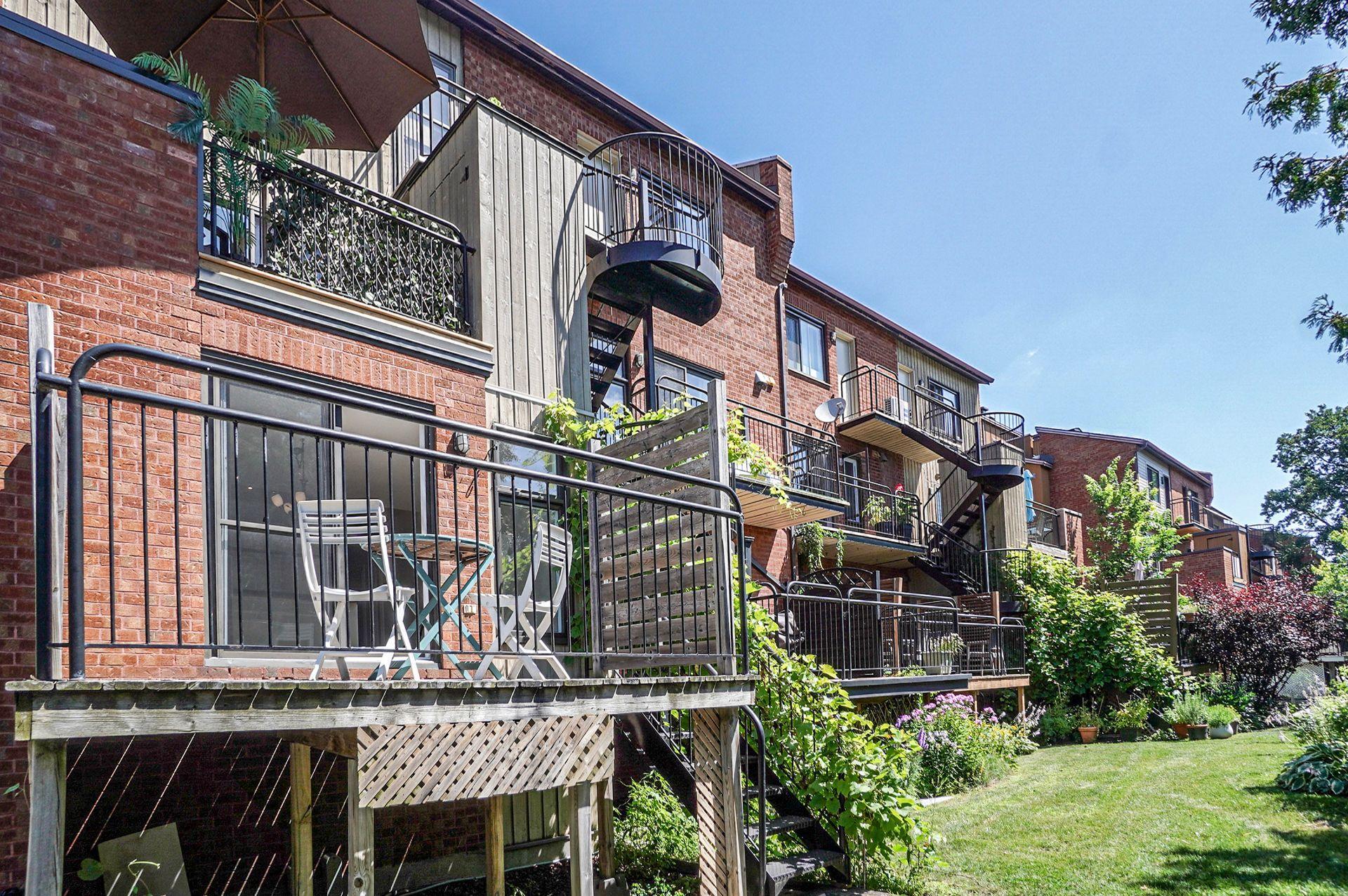 









212


Rue d'Orléans

,
Saint-Lambert,




QC
J4S1Y2

