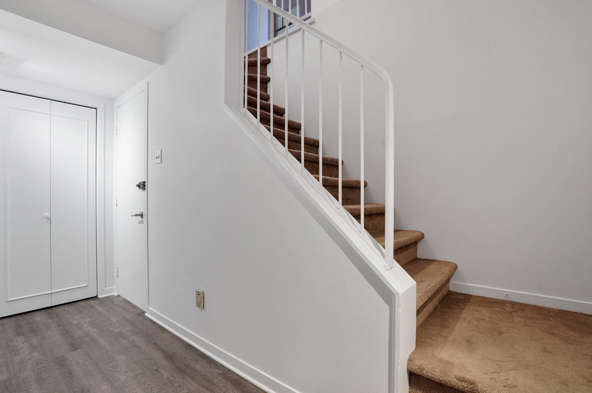 









212


Rue d'Orléans

,
Saint-Lambert,




QC
J4S1Y2

