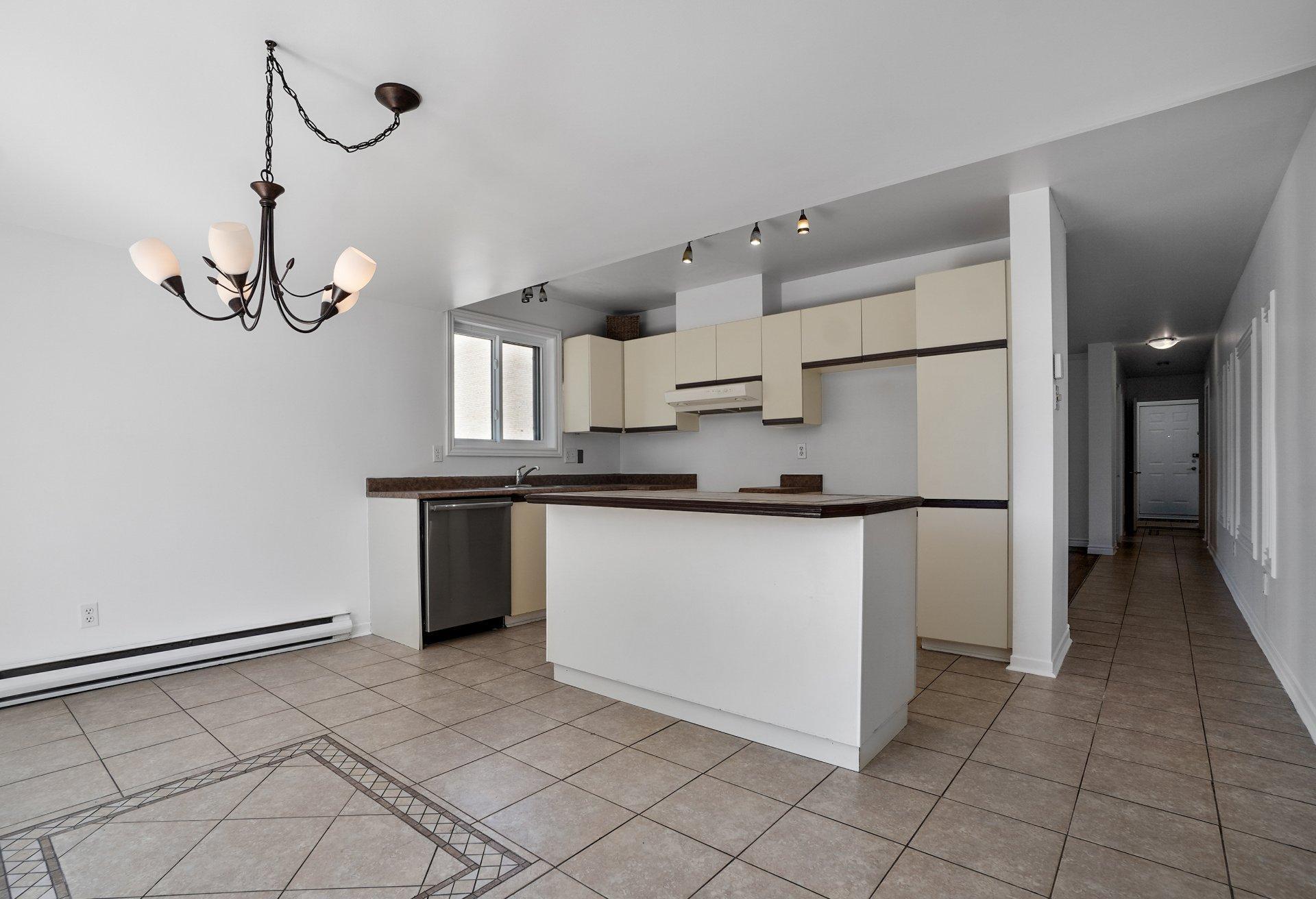 









212


Rue d'Orléans

,
Saint-Lambert,




QC
J4S1Y2

