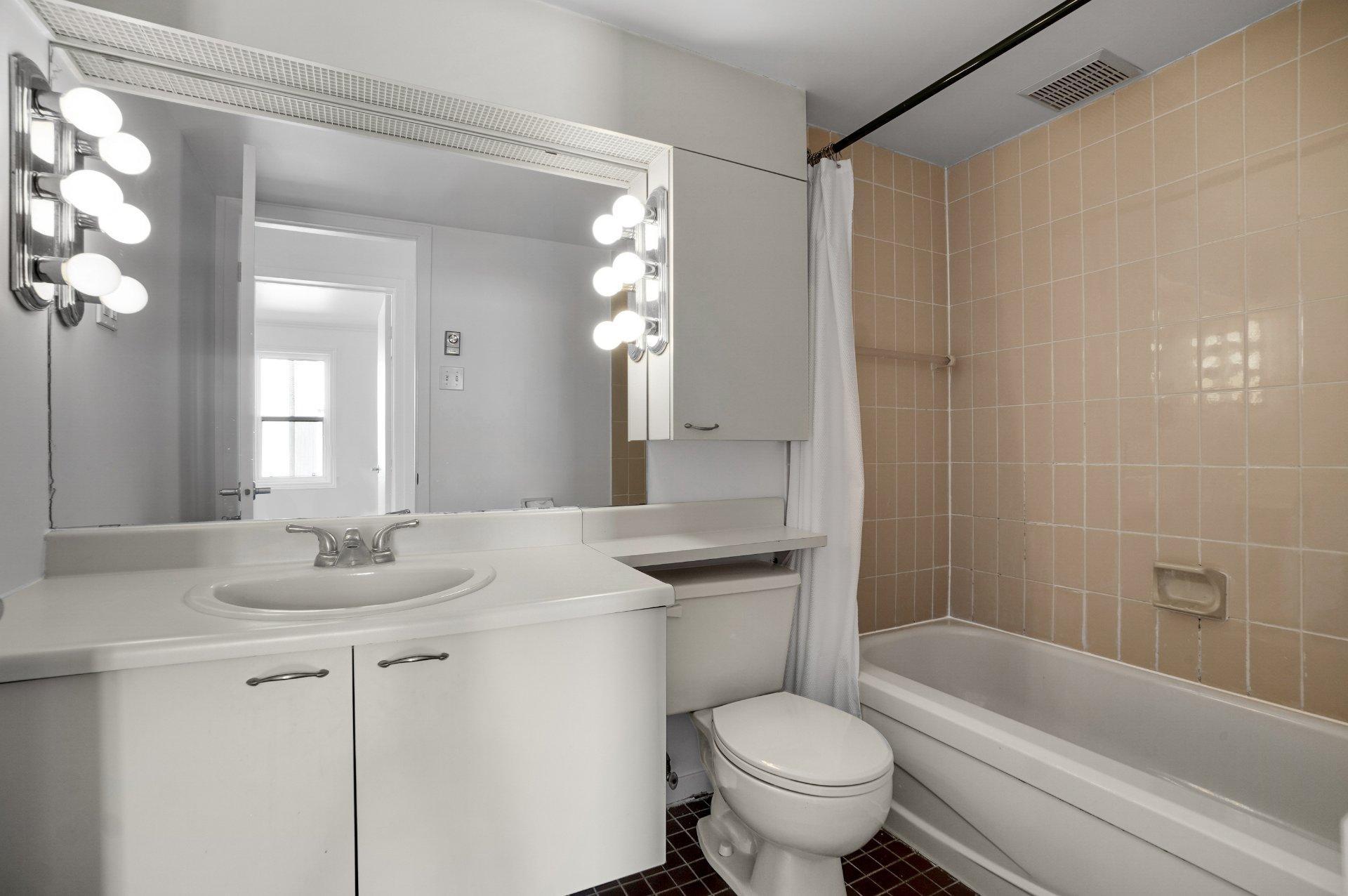 









212


Rue d'Orléans

,
Saint-Lambert,




QC
J4S1Y2

