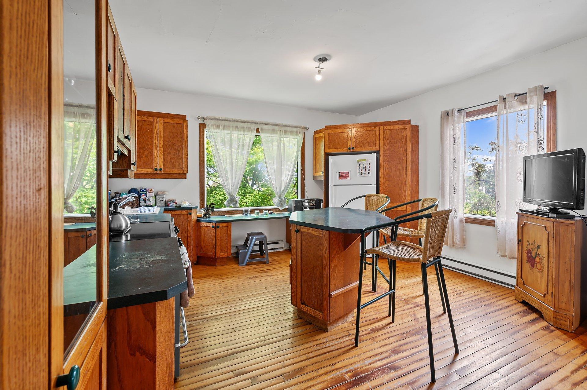 









91

 - 93


Rue De Martigny O.

,
Saint-Jérôme,




QC
J7Y2G2

