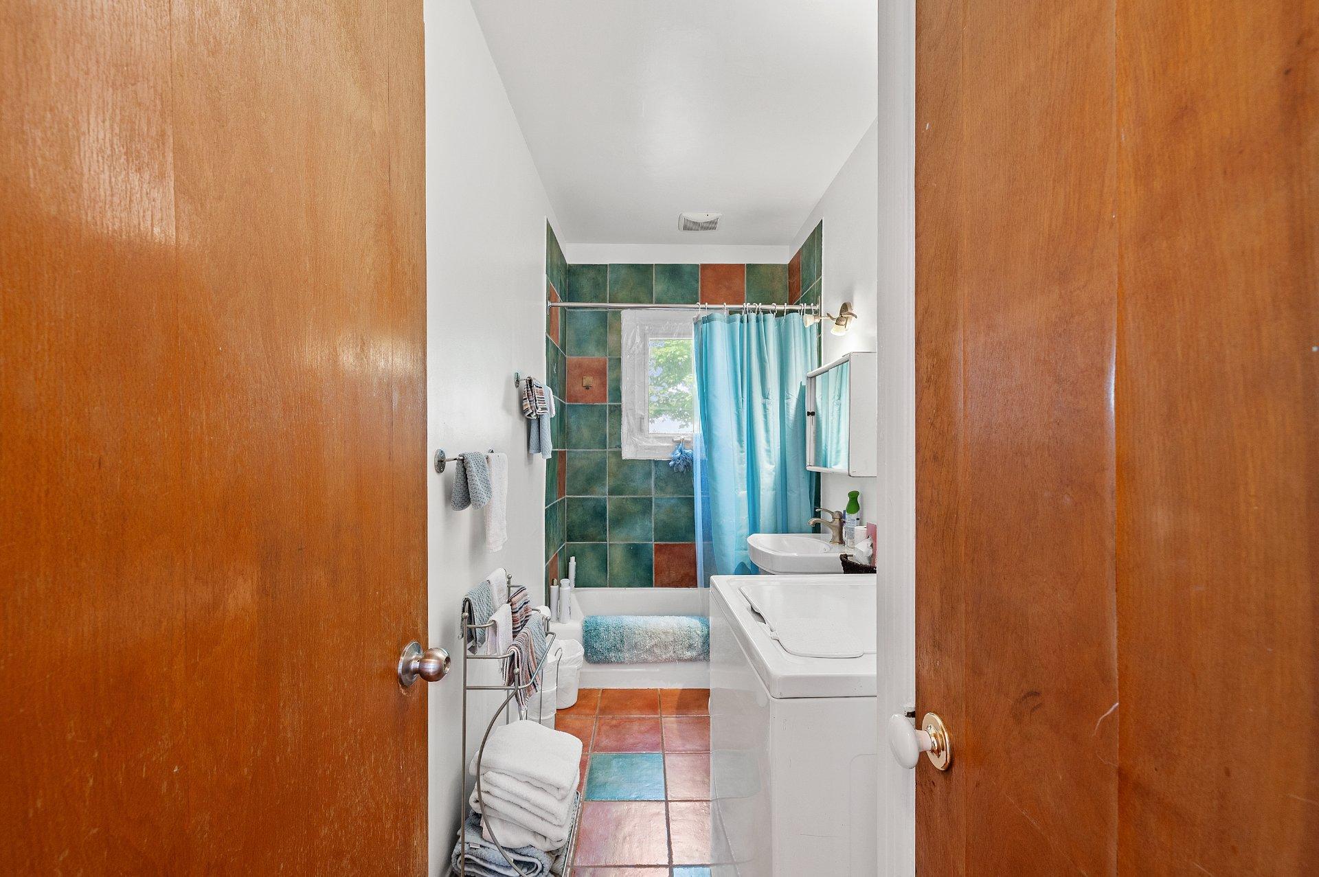 









91

 - 93


Rue De Martigny O.

,
Saint-Jérôme,




QC
J7Y2G2

