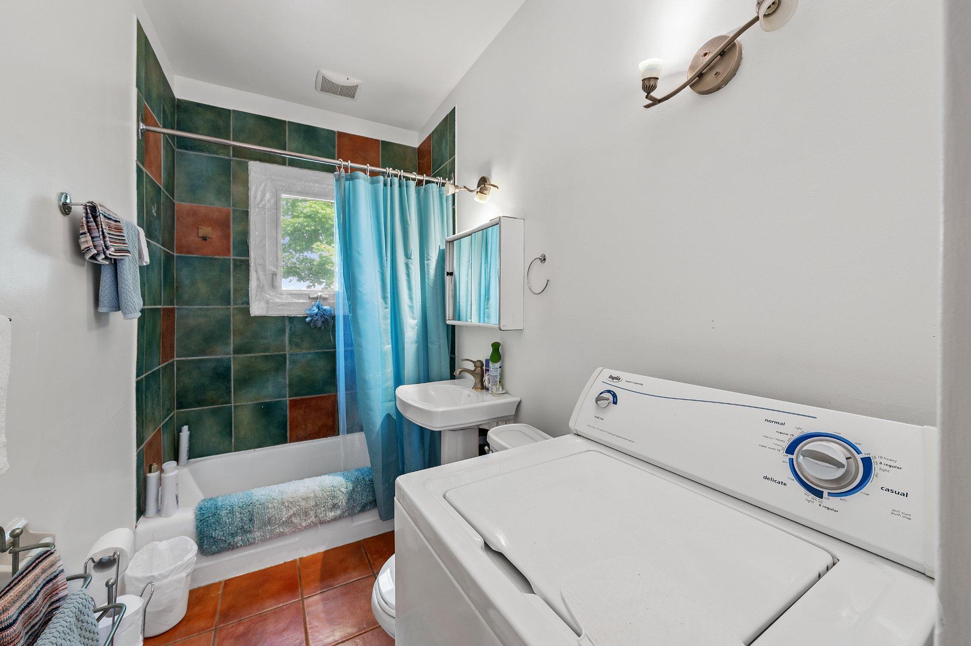 









91

 - 93


Rue De Martigny O.

,
Saint-Jérôme,




QC
J7Y2G2

