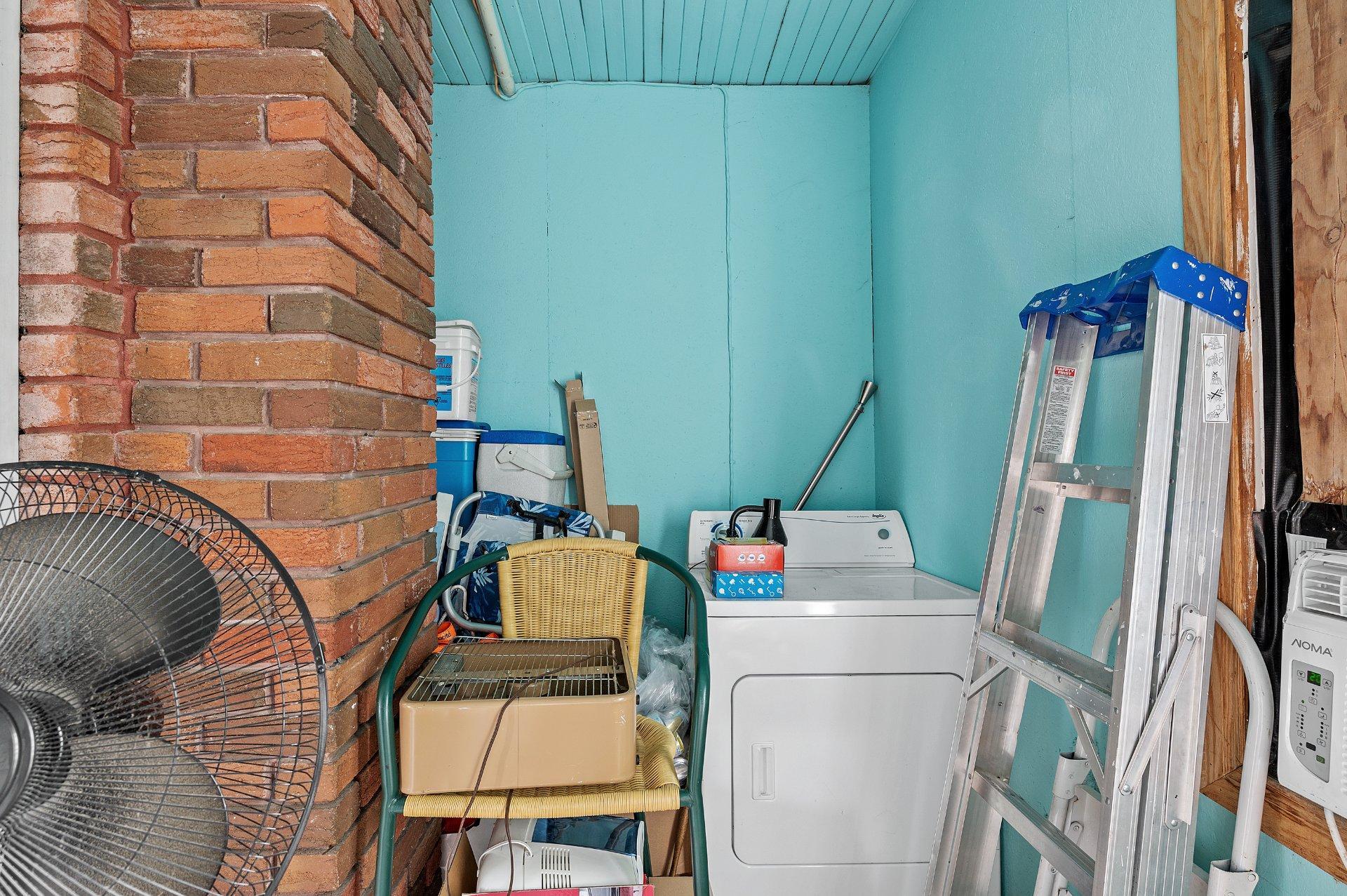 









91

 - 93


Rue De Martigny O.

,
Saint-Jérôme,




QC
J7Y2G2

