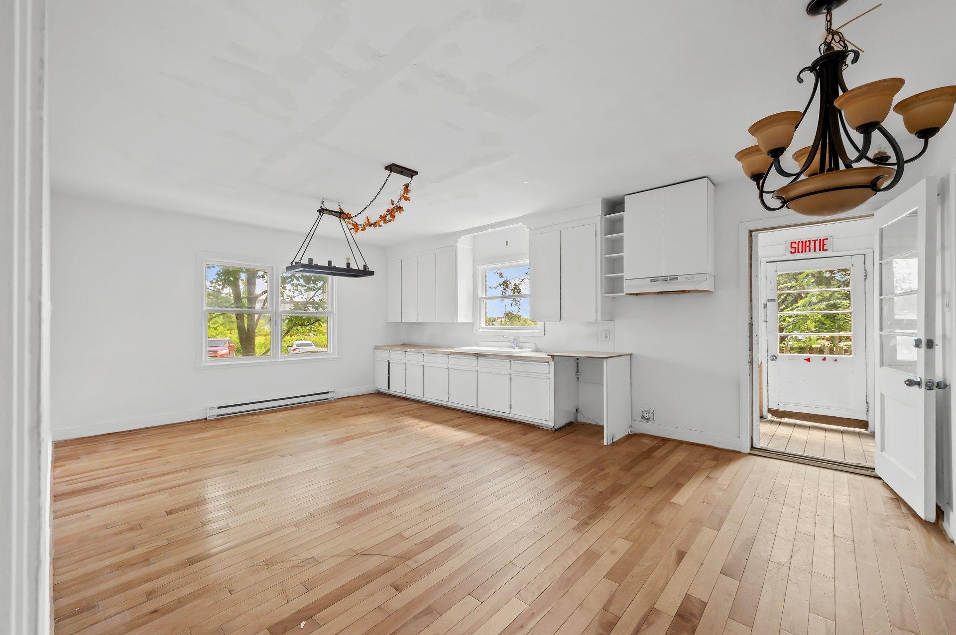 









91

 - 93


Rue De Martigny O.

,
Saint-Jérôme,




QC
J7Y2G2

