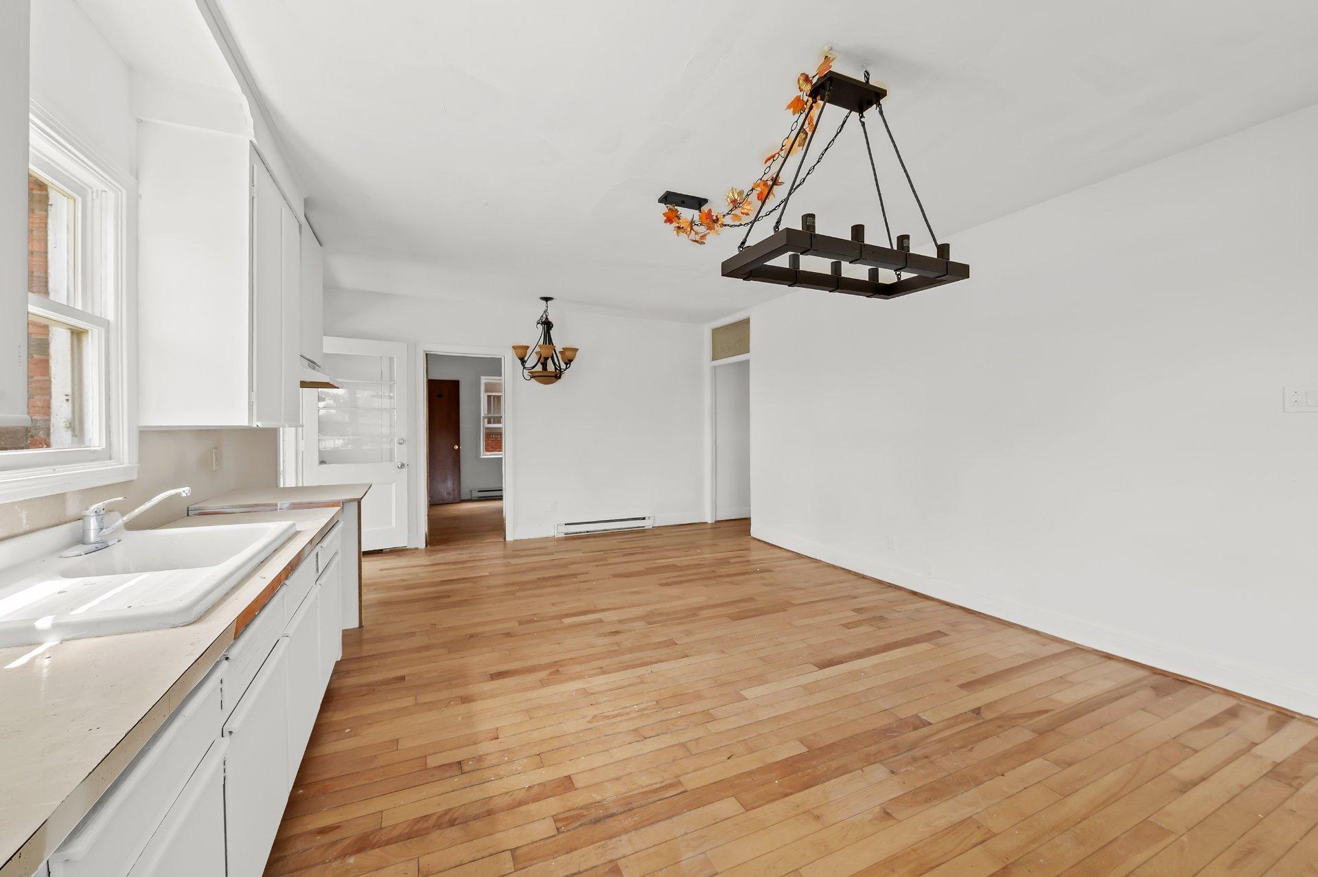 









91

 - 93


Rue De Martigny O.

,
Saint-Jérôme,




QC
J7Y2G2

