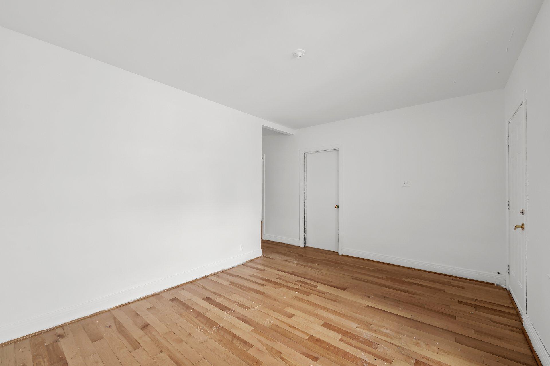 









91

 - 93


Rue De Martigny O.

,
Saint-Jérôme,




QC
J7Y2G2

