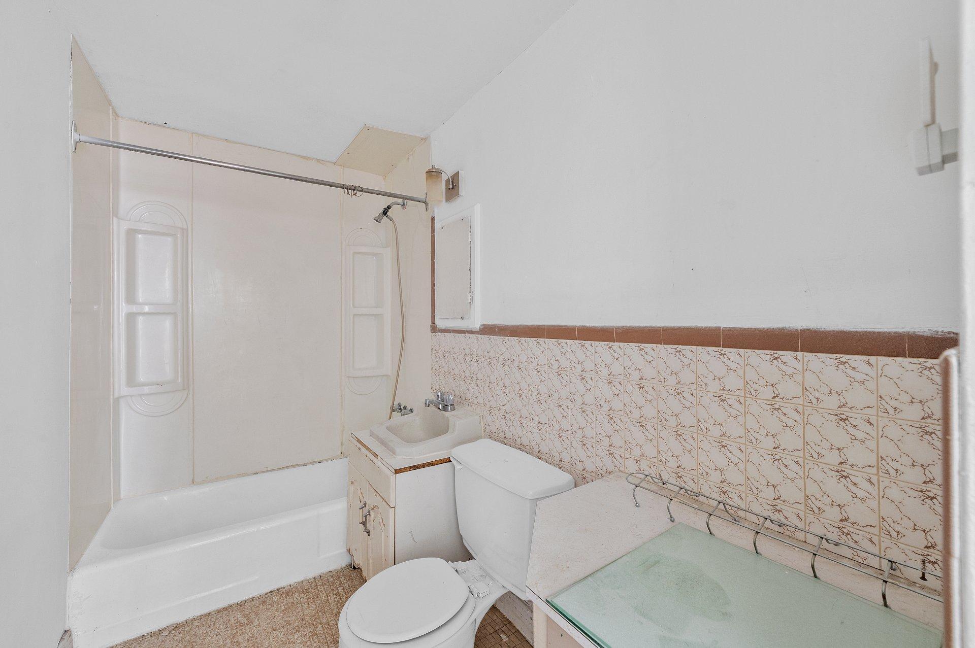 









91

 - 93


Rue De Martigny O.

,
Saint-Jérôme,




QC
J7Y2G2

