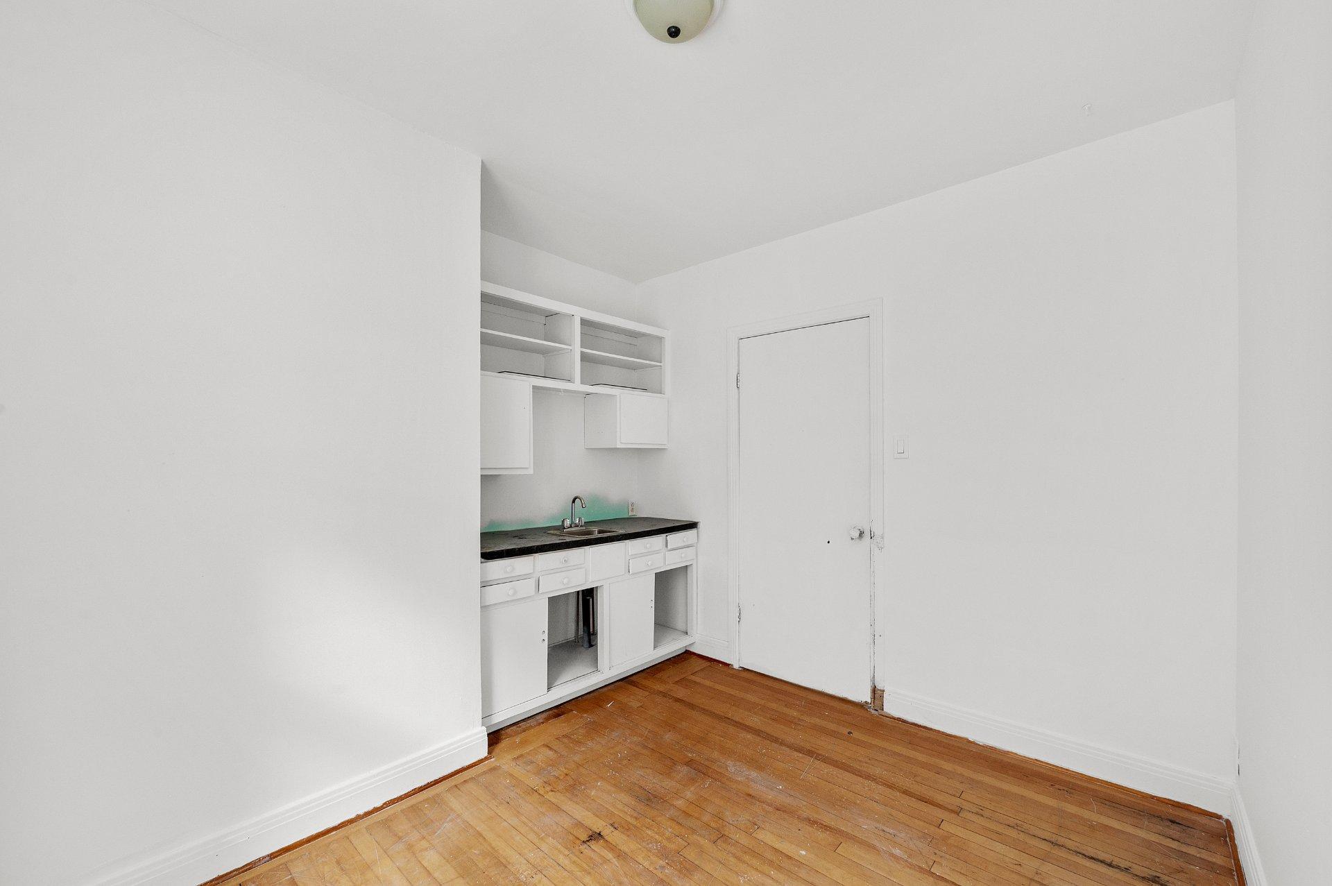 









91

 - 93


Rue De Martigny O.

,
Saint-Jérôme,




QC
J7Y2G2

