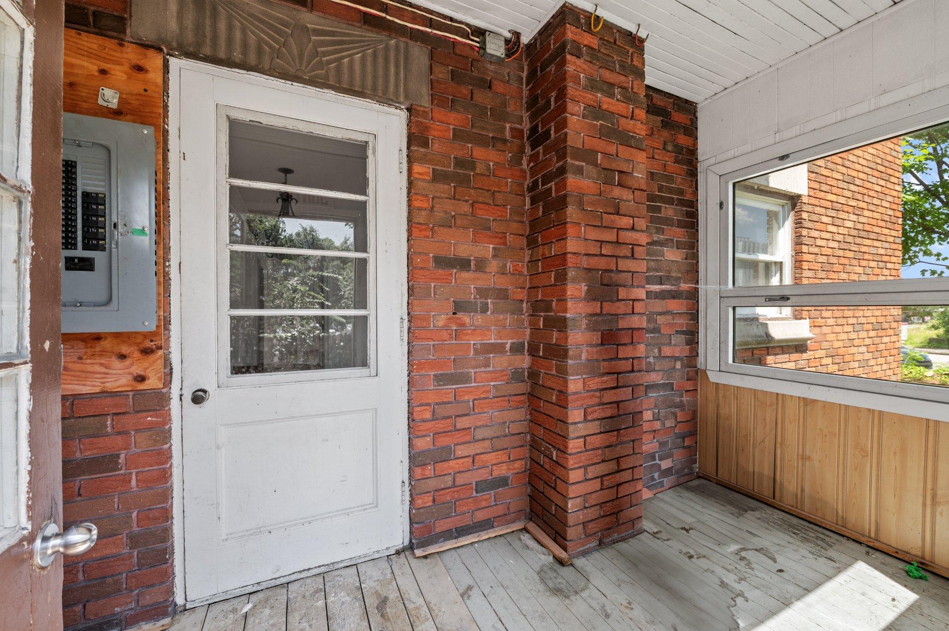 









91

 - 93


Rue De Martigny O.

,
Saint-Jérôme,




QC
J7Y2G2

