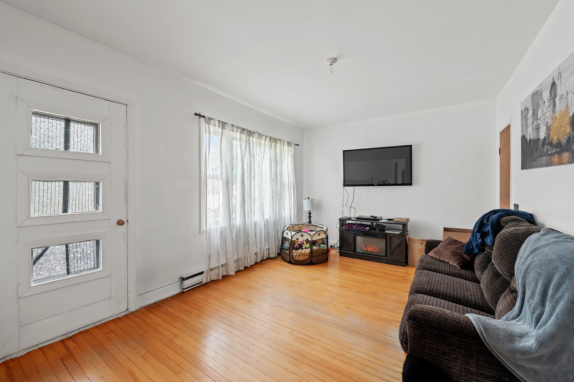 









91

 - 93


Rue De Martigny O.

,
Saint-Jérôme,




QC
J7Y2G2

