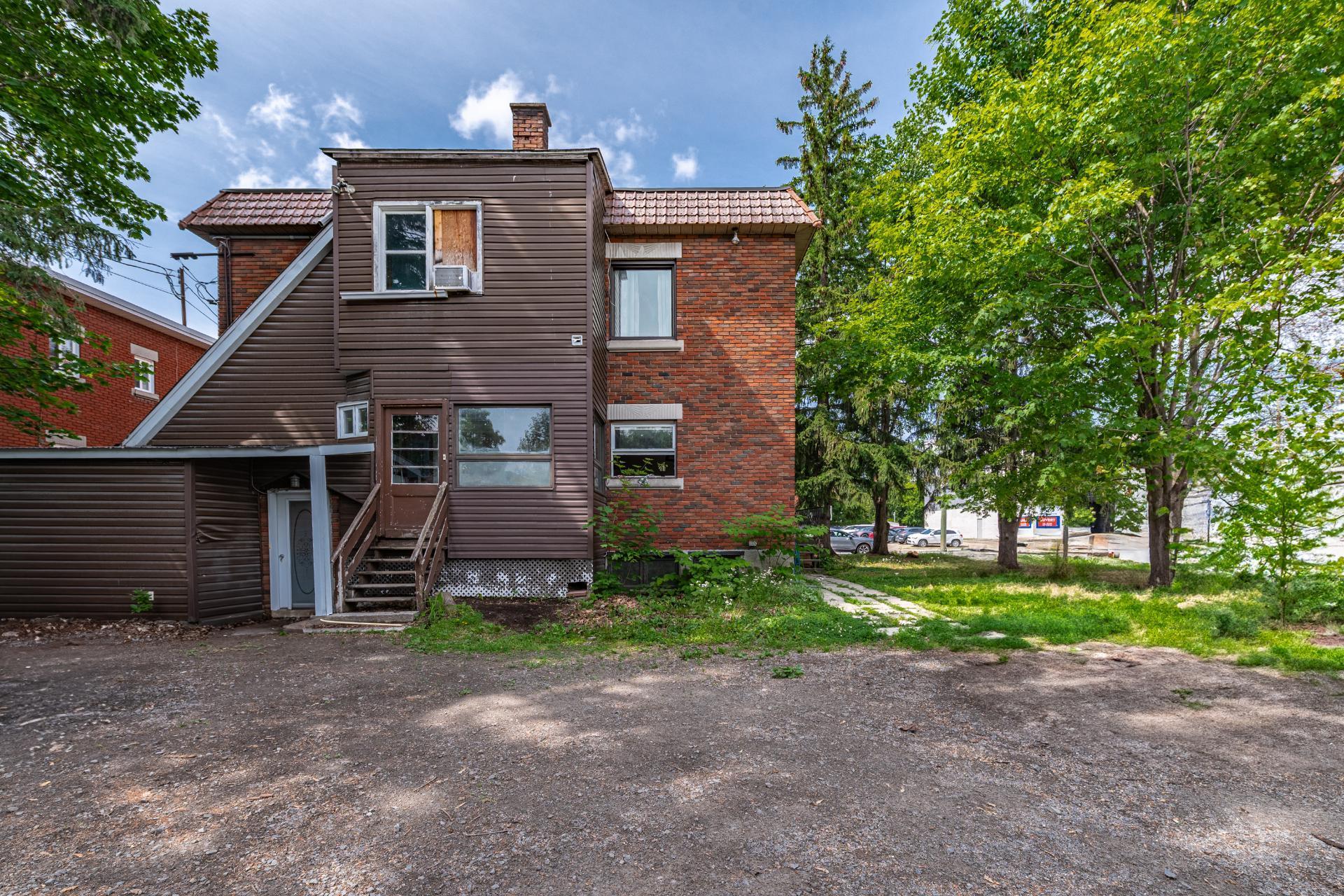 









91

 - 93


Rue De Martigny O.

,
Saint-Jérôme,




QC
J7Y2G2

