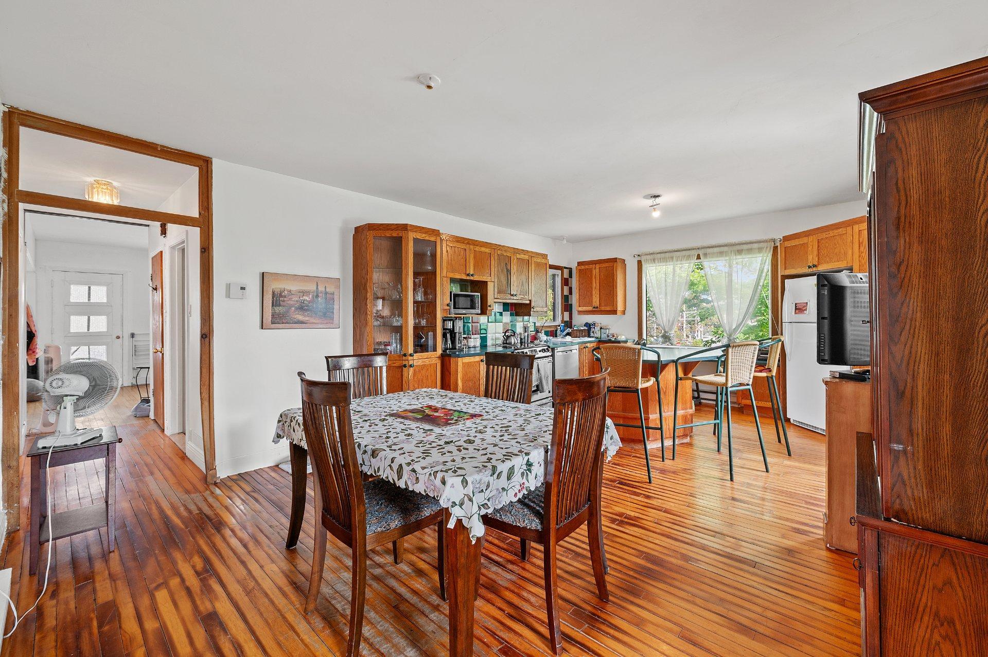 









91

 - 93


Rue De Martigny O.

,
Saint-Jérôme,




QC
J7Y2G2

