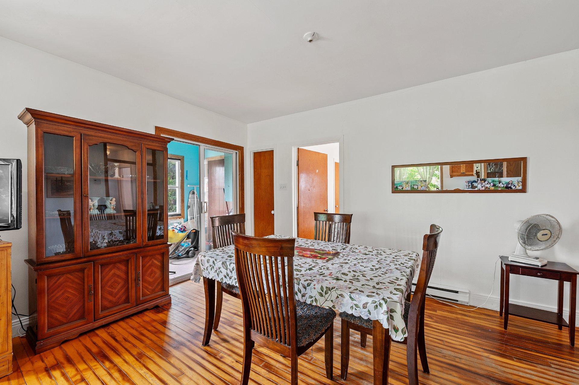 









91

 - 93


Rue De Martigny O.

,
Saint-Jérôme,




QC
J7Y2G2

