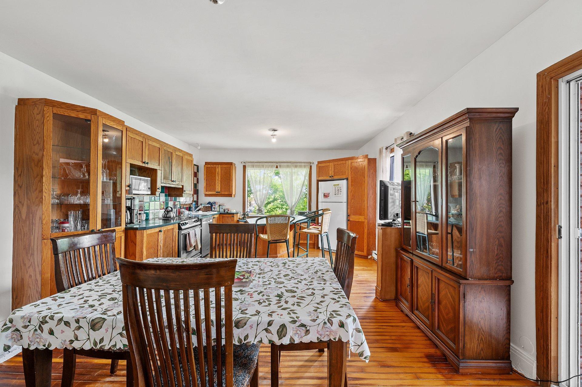 









91

 - 93


Rue De Martigny O.

,
Saint-Jérôme,




QC
J7Y2G2

