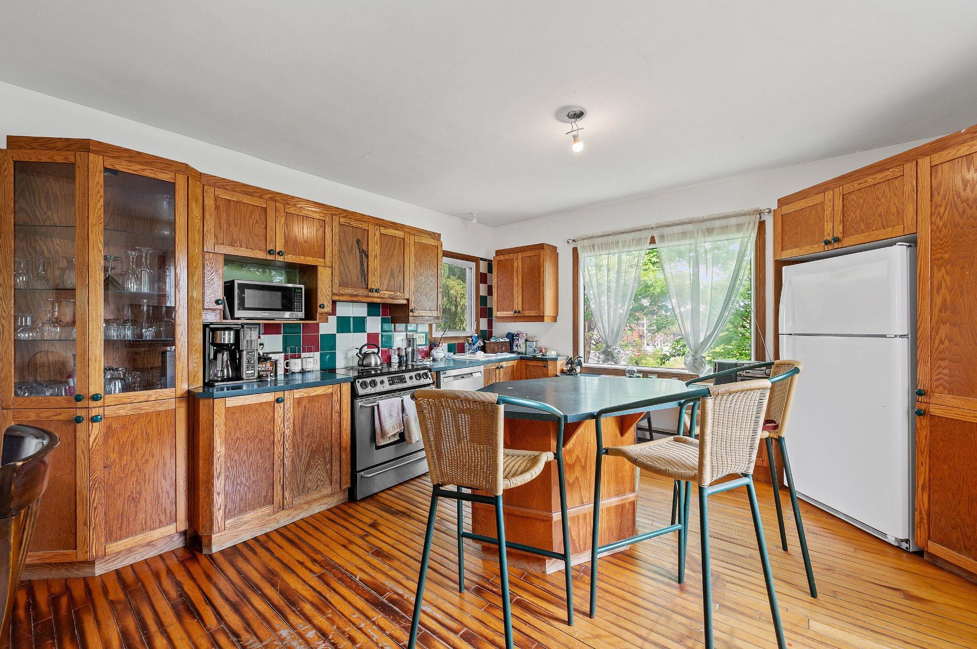 









91

 - 93


Rue De Martigny O.

,
Saint-Jérôme,




QC
J7Y2G2

