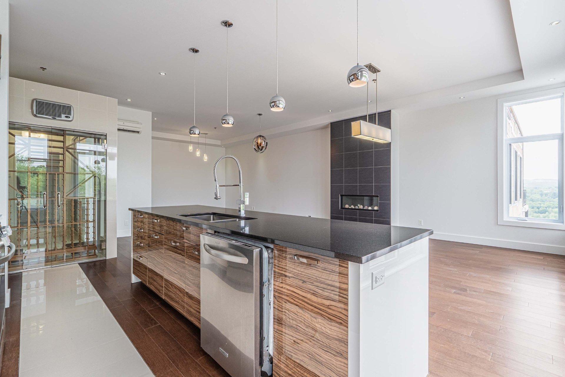 









120


Rue de Candiac

, 1403,
Sherbrooke (Les Nations),




QC
J1L1G8

