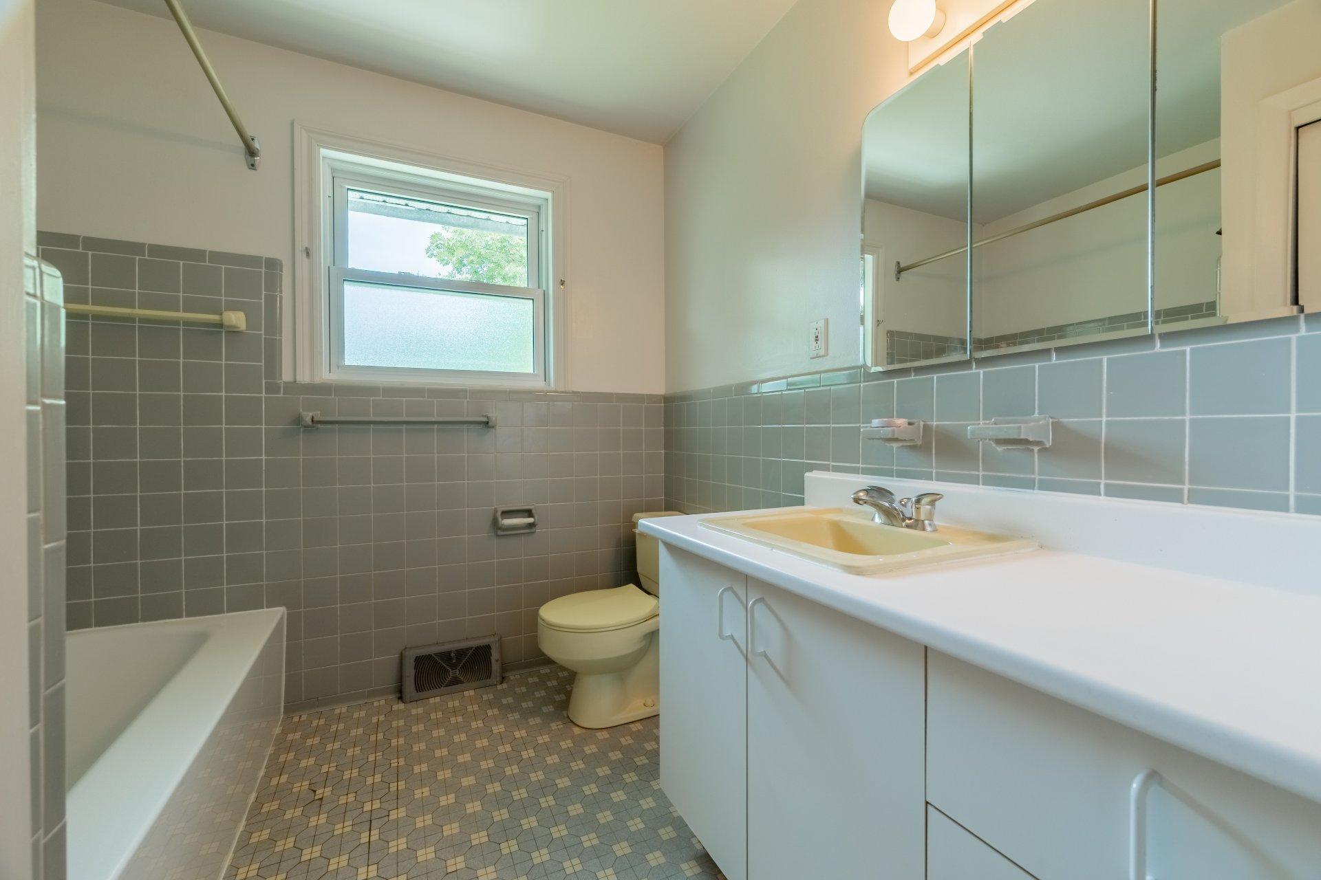 









165


Stonehenge Drive

,
Beaconsfield,




QC
H9W3X6

