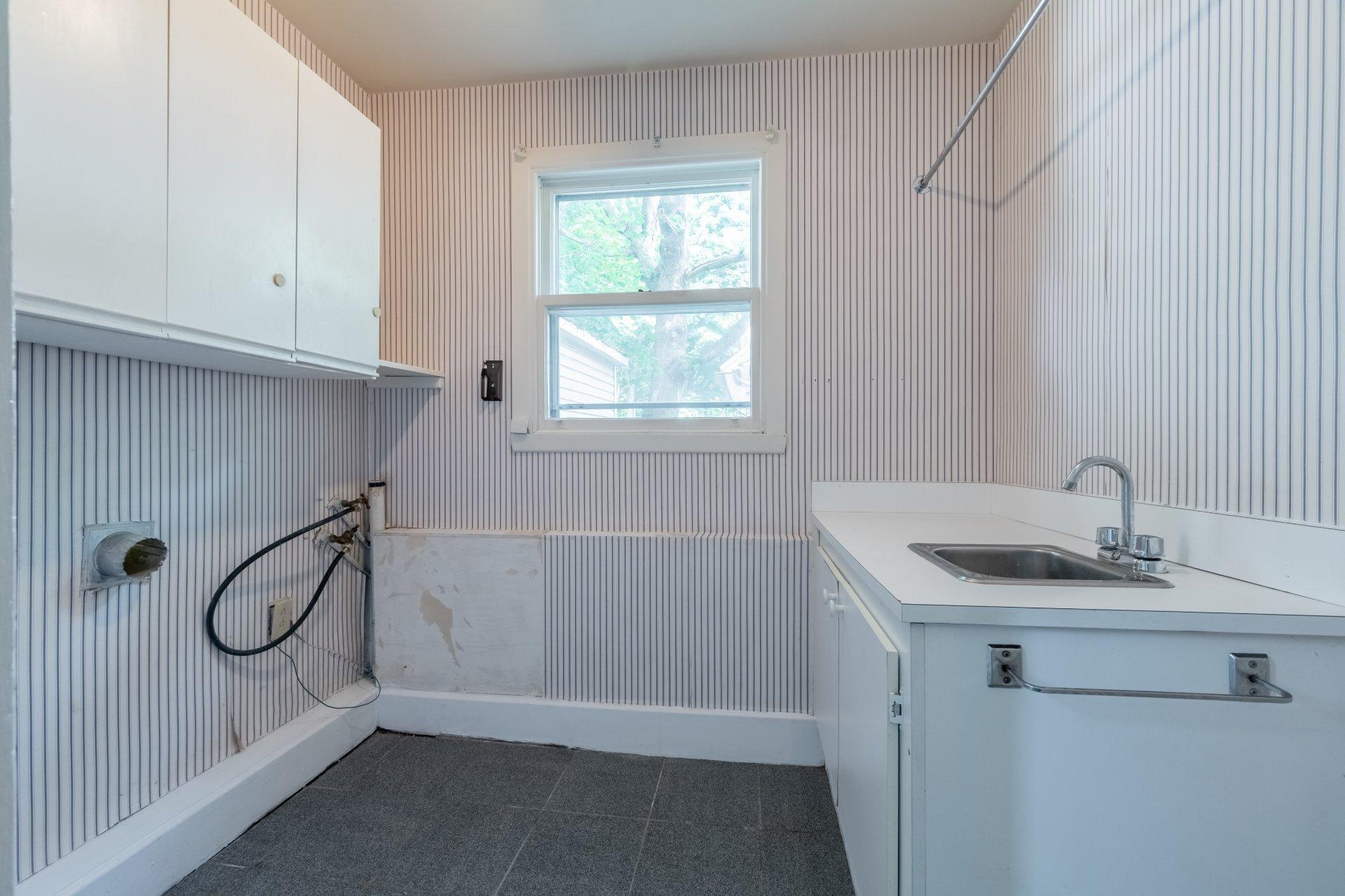 









165


Stonehenge Drive

,
Beaconsfield,




QC
H9W3X6

