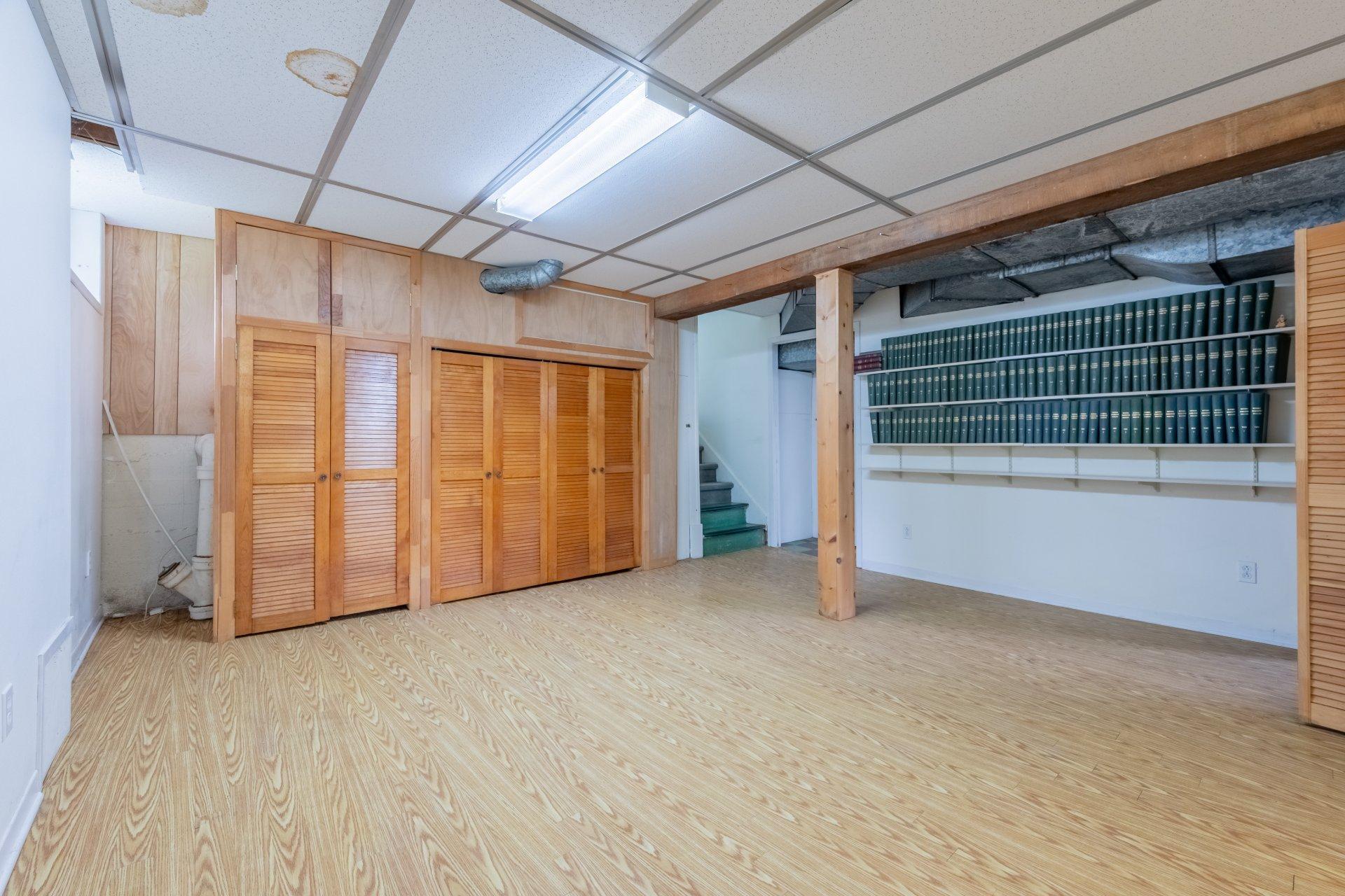 









165


Stonehenge Drive

,
Beaconsfield,




QC
H9W3X6

