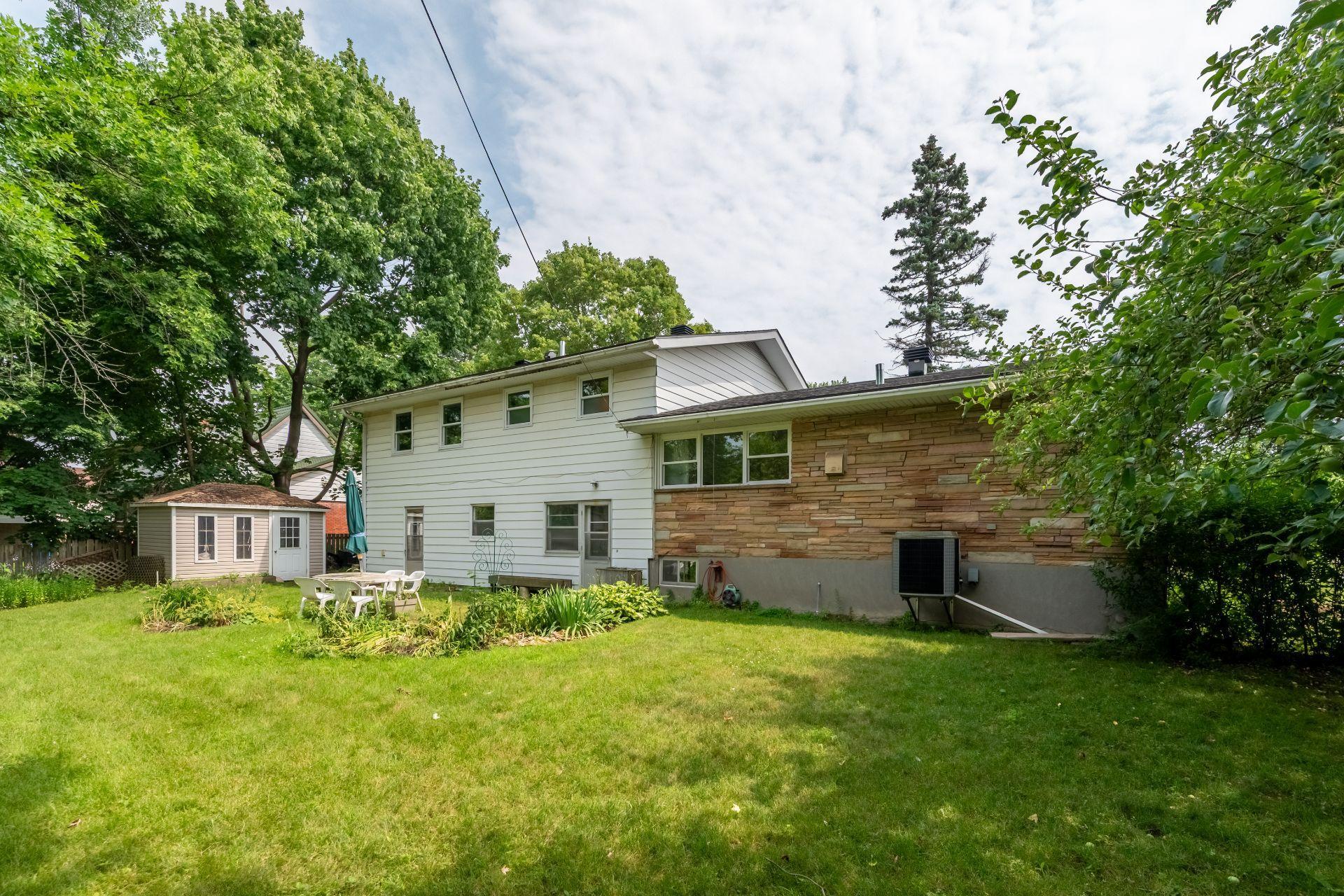 









165


Stonehenge Drive

,
Beaconsfield,




QC
H9W3X6

