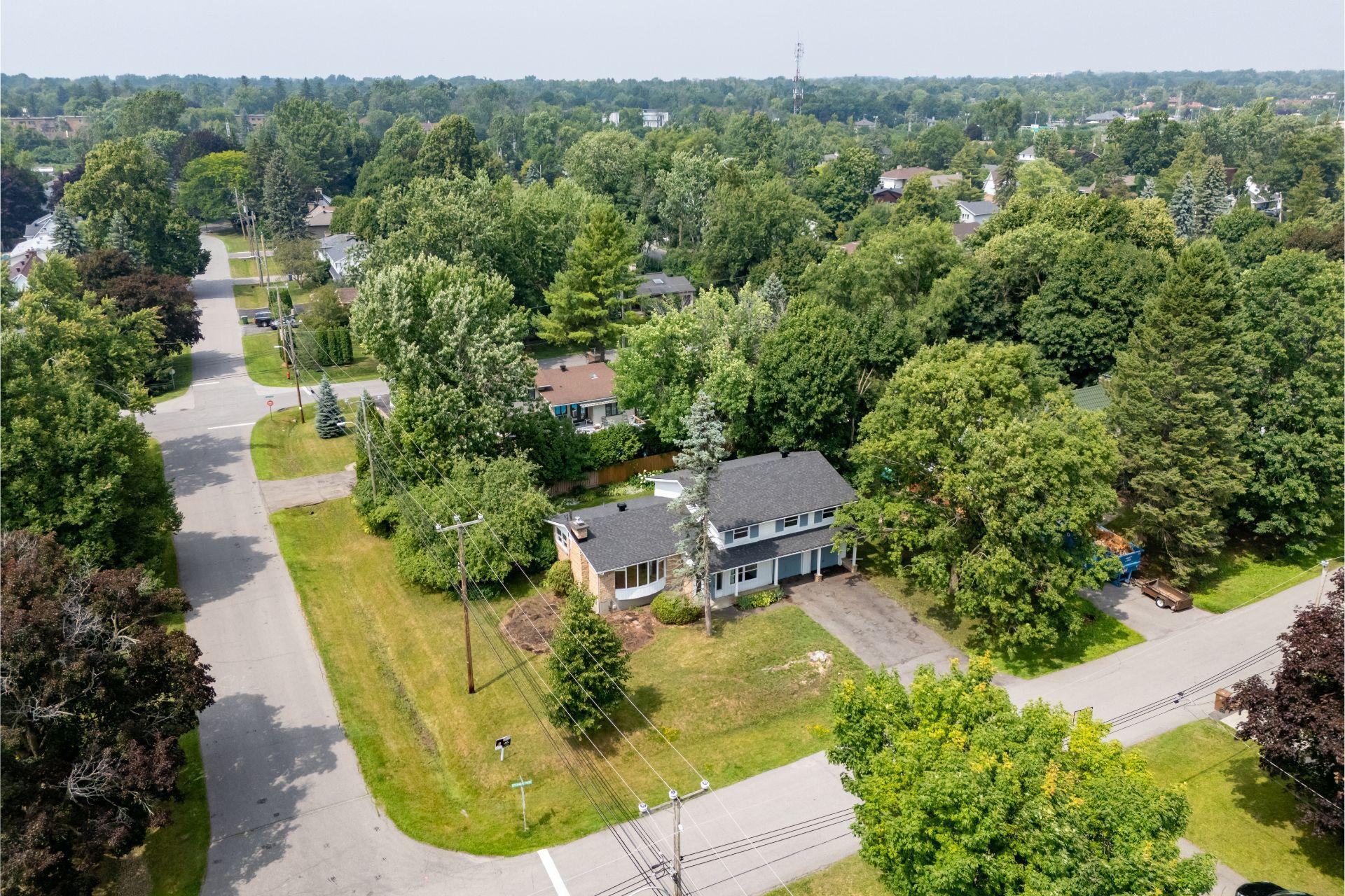 









165


Stonehenge Drive

,
Beaconsfield,




QC
H9W3X6

