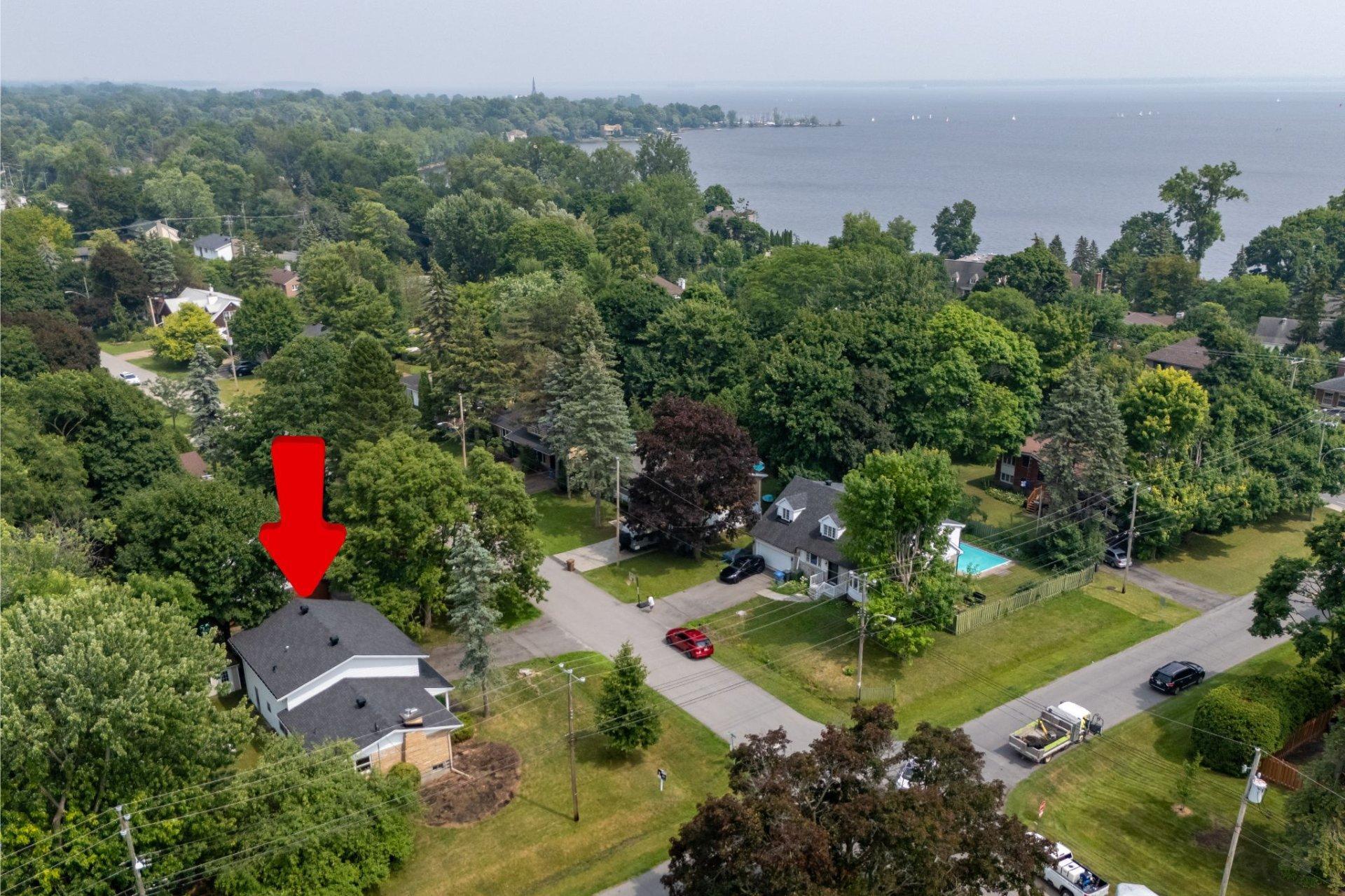 









165


Stonehenge Drive

,
Beaconsfield,




QC
H9W3X6

