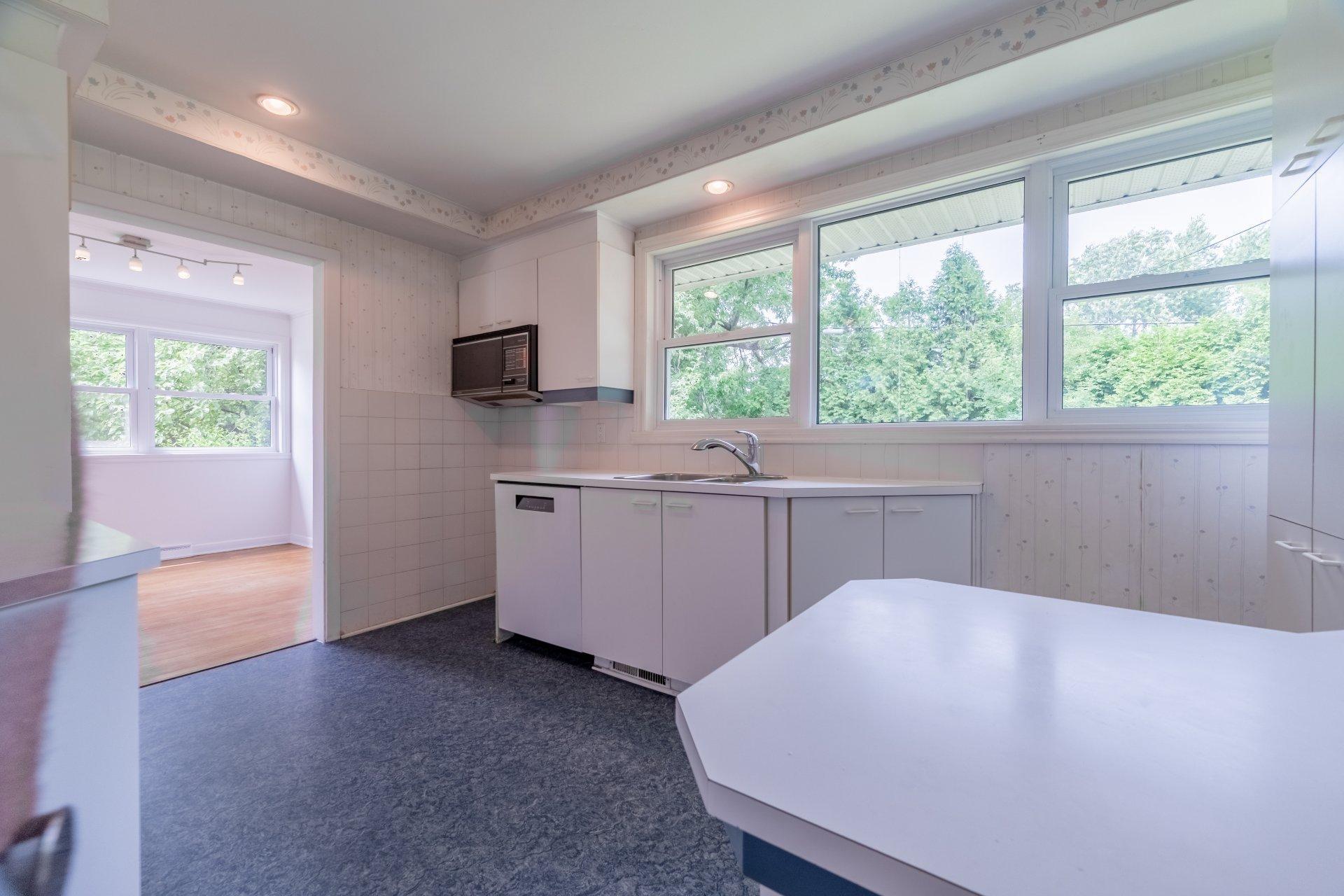 









165


Stonehenge Drive

,
Beaconsfield,




QC
H9W3X6

