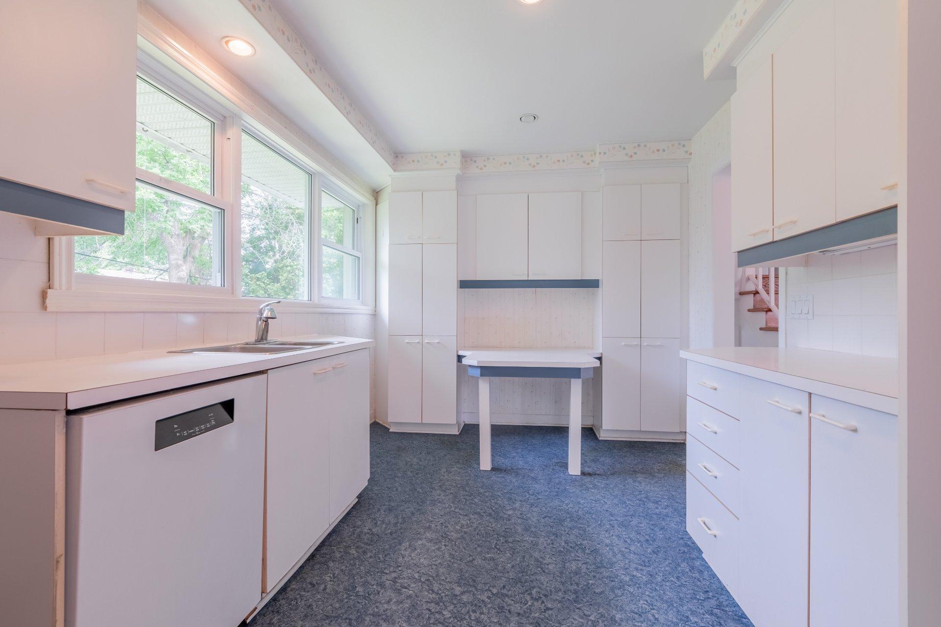 









165


Stonehenge Drive

,
Beaconsfield,




QC
H9W3X6

