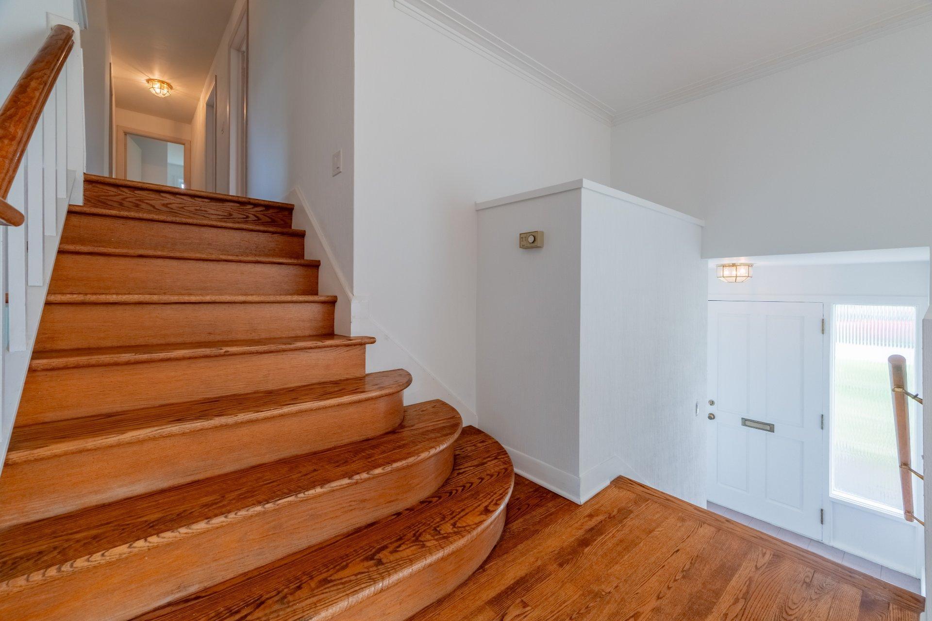 









165


Stonehenge Drive

,
Beaconsfield,




QC
H9W3X6

