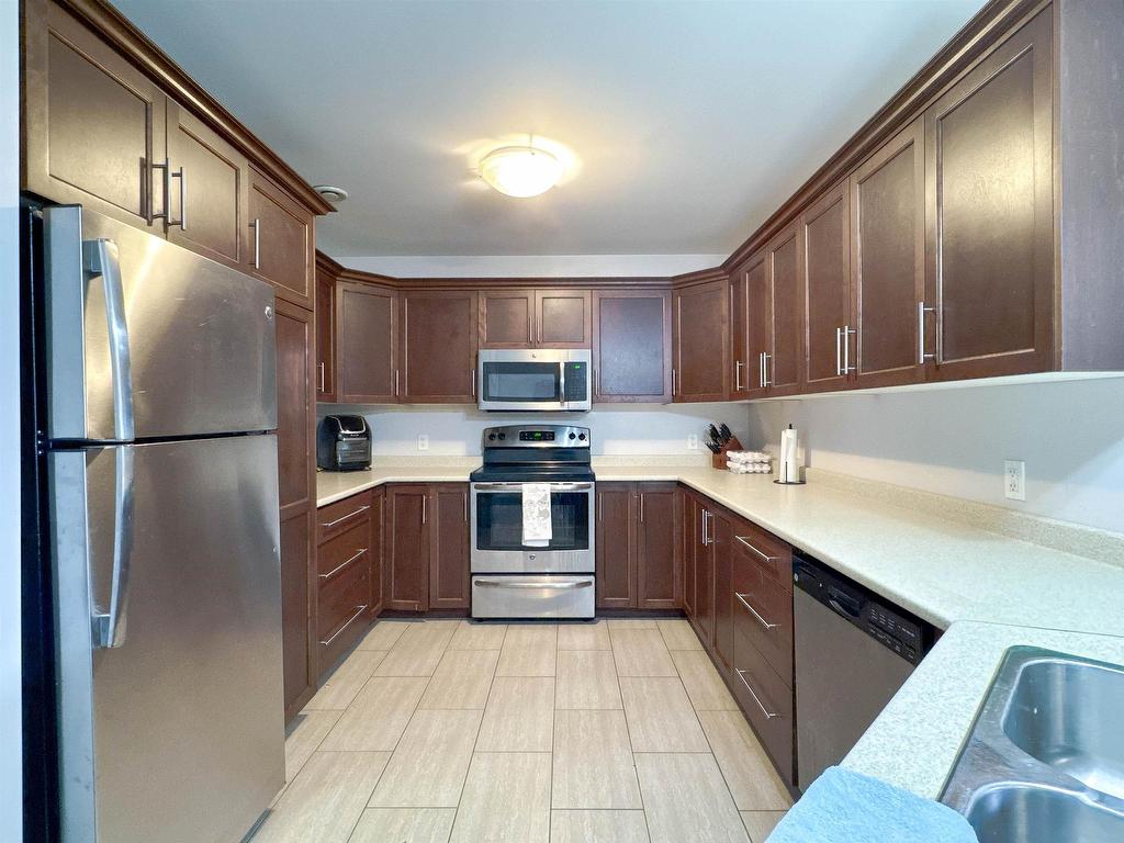 












31 & 33 Parkman Drive

,
Charlottetown,




PE
C1C 0T3

