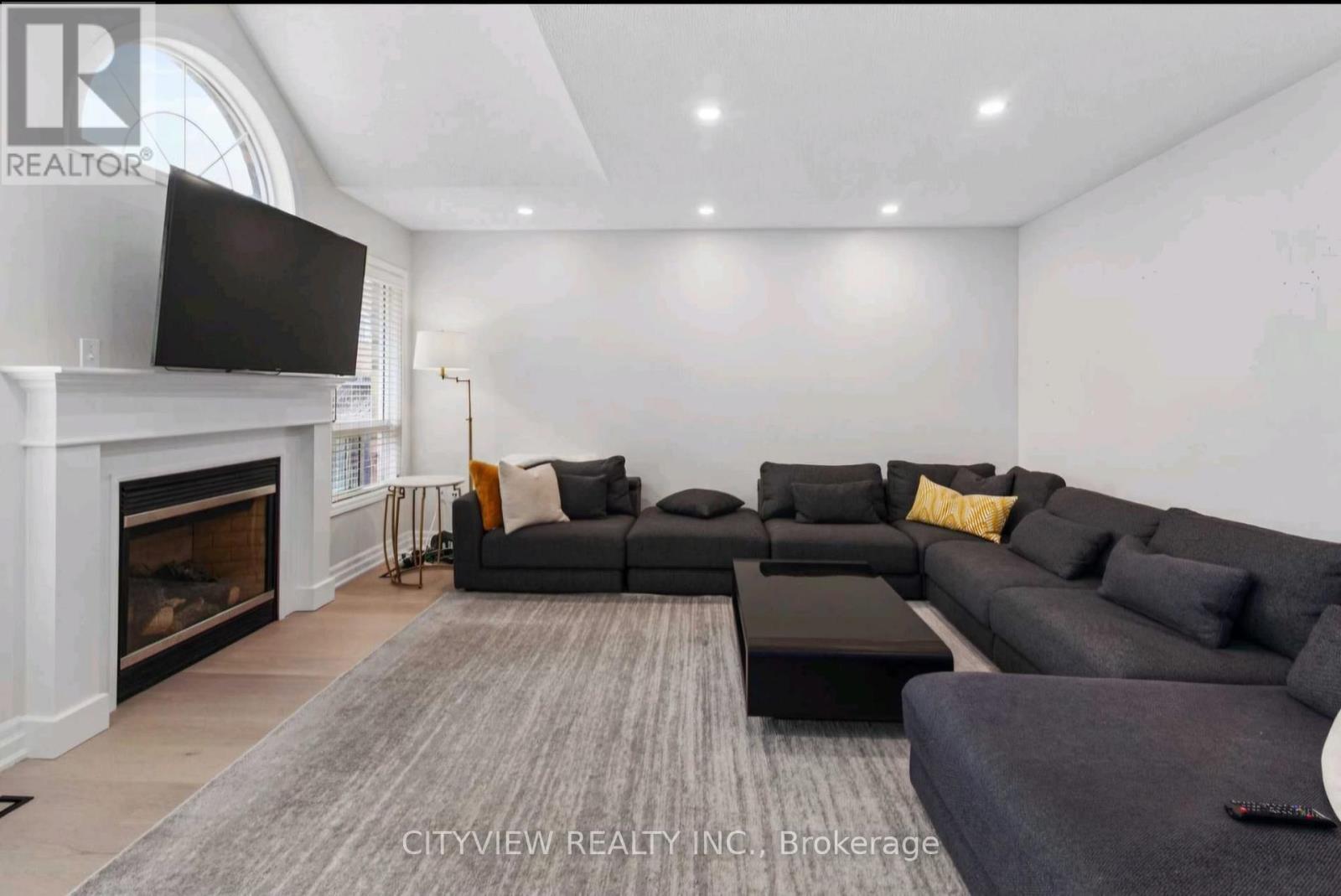 












608 BROTHERS CRESCENT

,
Milton,




Ontario
L9T0G8

