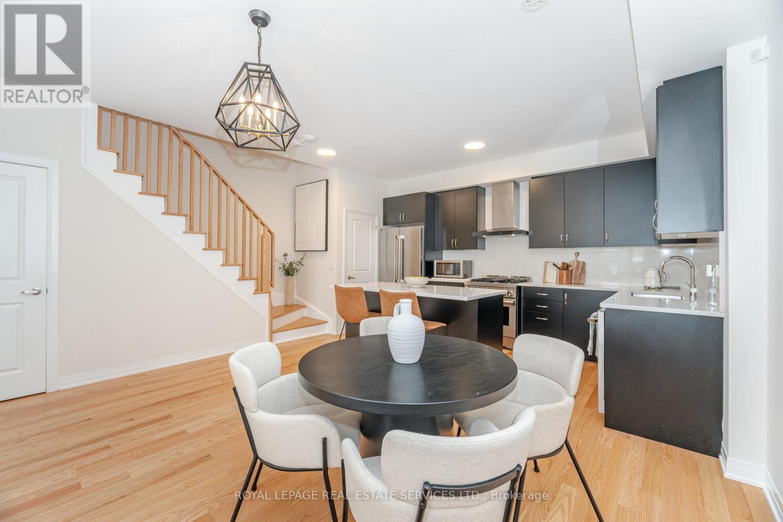 












2 - 40 BAYNES WAY

,
Bradford West Gwillimbury,




Ontario
L3Z4M4

