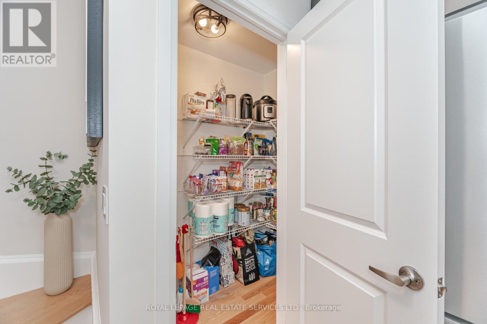












2 - 40 BAYNES WAY

,
Bradford West Gwillimbury,




Ontario
L3Z4M4

