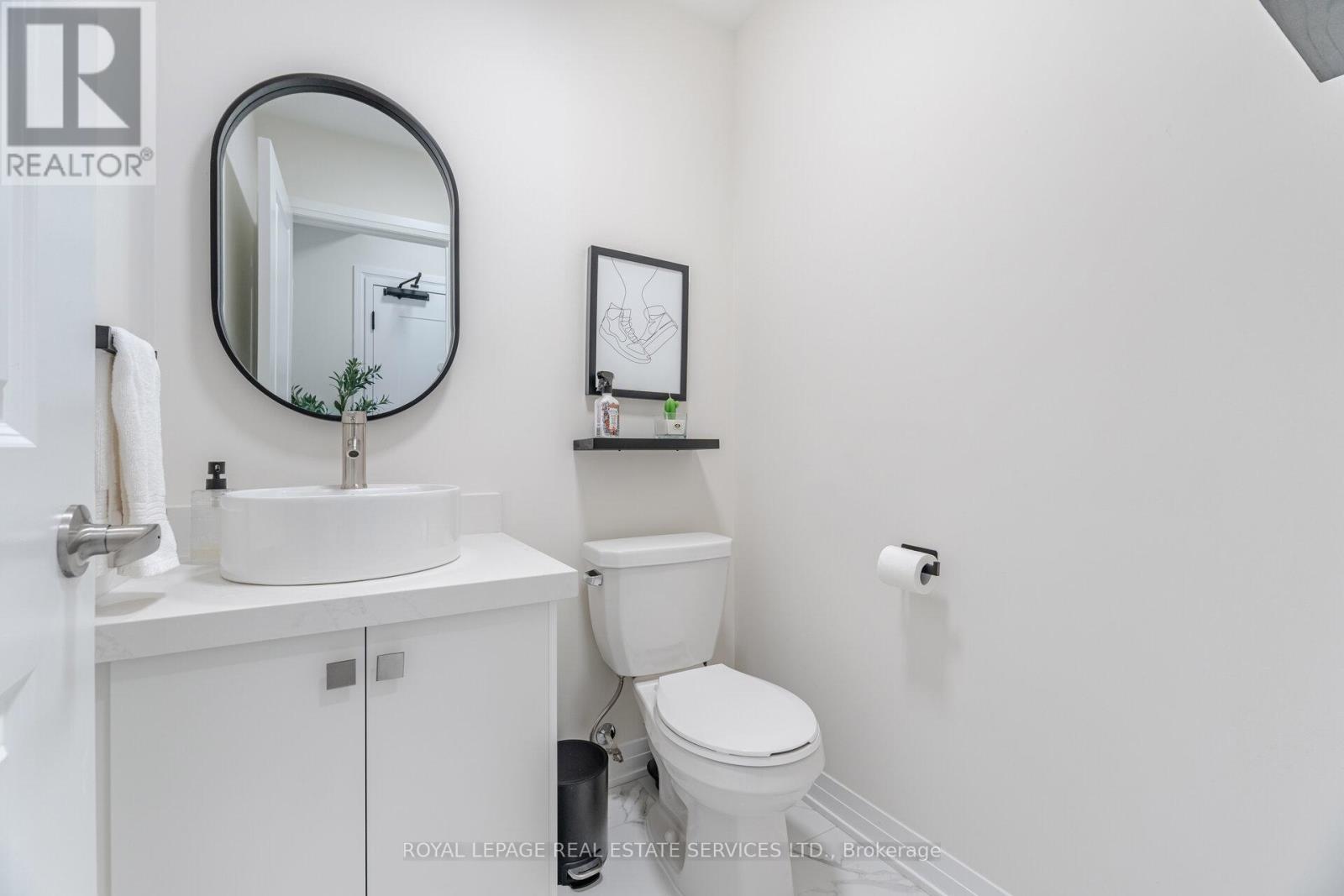 












2 - 40 BAYNES WAY

,
Bradford West Gwillimbury,




Ontario
L3Z4M4

