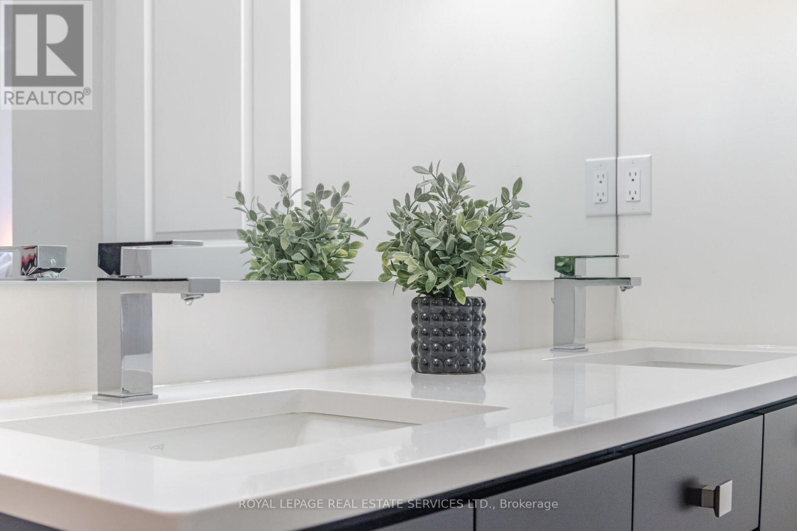 












2 - 40 BAYNES WAY

,
Bradford West Gwillimbury,




Ontario
L3Z4M4

