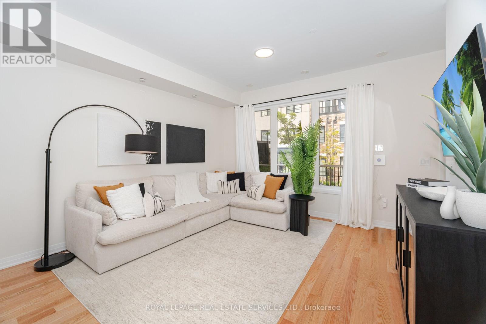 












2 - 40 BAYNES WAY

,
Bradford West Gwillimbury,




Ontario
L3Z4M4

