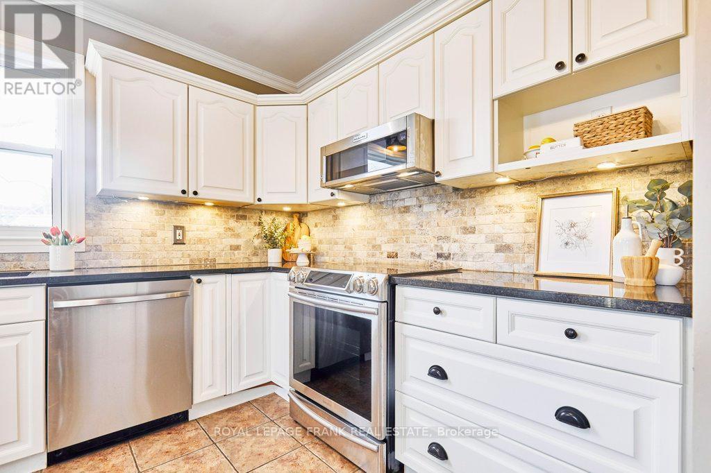 












7 ADELAIDE STREET N

,
Kawartha Lakes (Lindsay),




Ontario
K9V4K7

