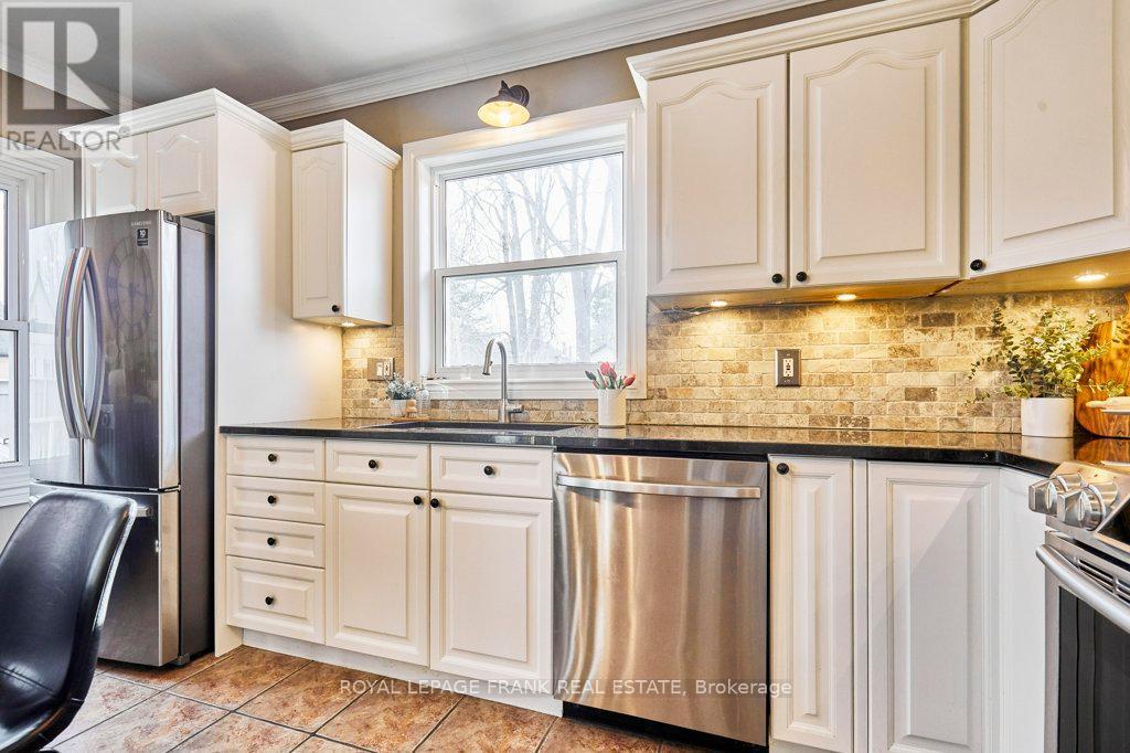 












7 ADELAIDE STREET N

,
Kawartha Lakes (Lindsay),




Ontario
K9V4K7

