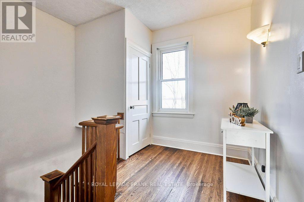 












7 ADELAIDE STREET N

,
Kawartha Lakes (Lindsay),




Ontario
K9V4K7

