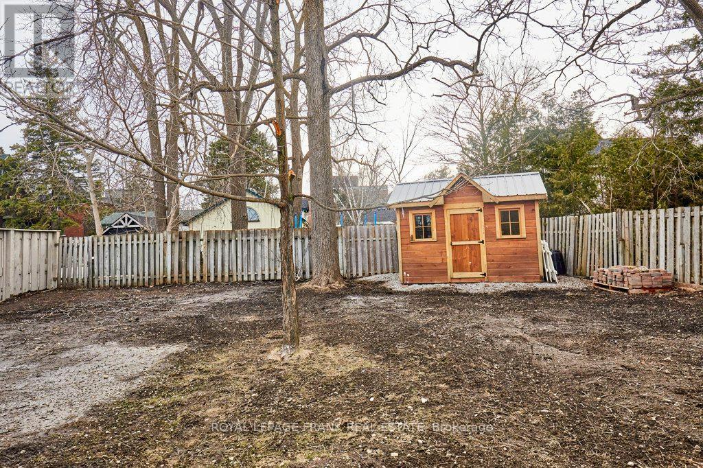 












7 ADELAIDE STREET N

,
Kawartha Lakes (Lindsay),




Ontario
K9V4K7

