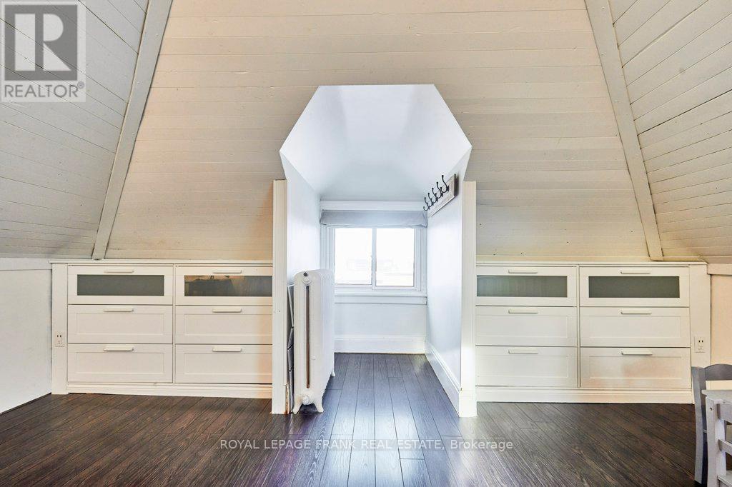 












7 ADELAIDE STREET N

,
Kawartha Lakes (Lindsay),




Ontario
K9V4K7

