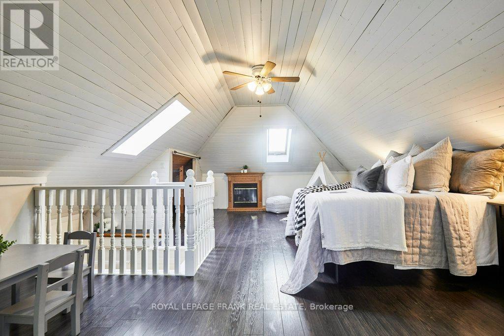 












7 ADELAIDE STREET N

,
Kawartha Lakes (Lindsay),




Ontario
K9V4K7

